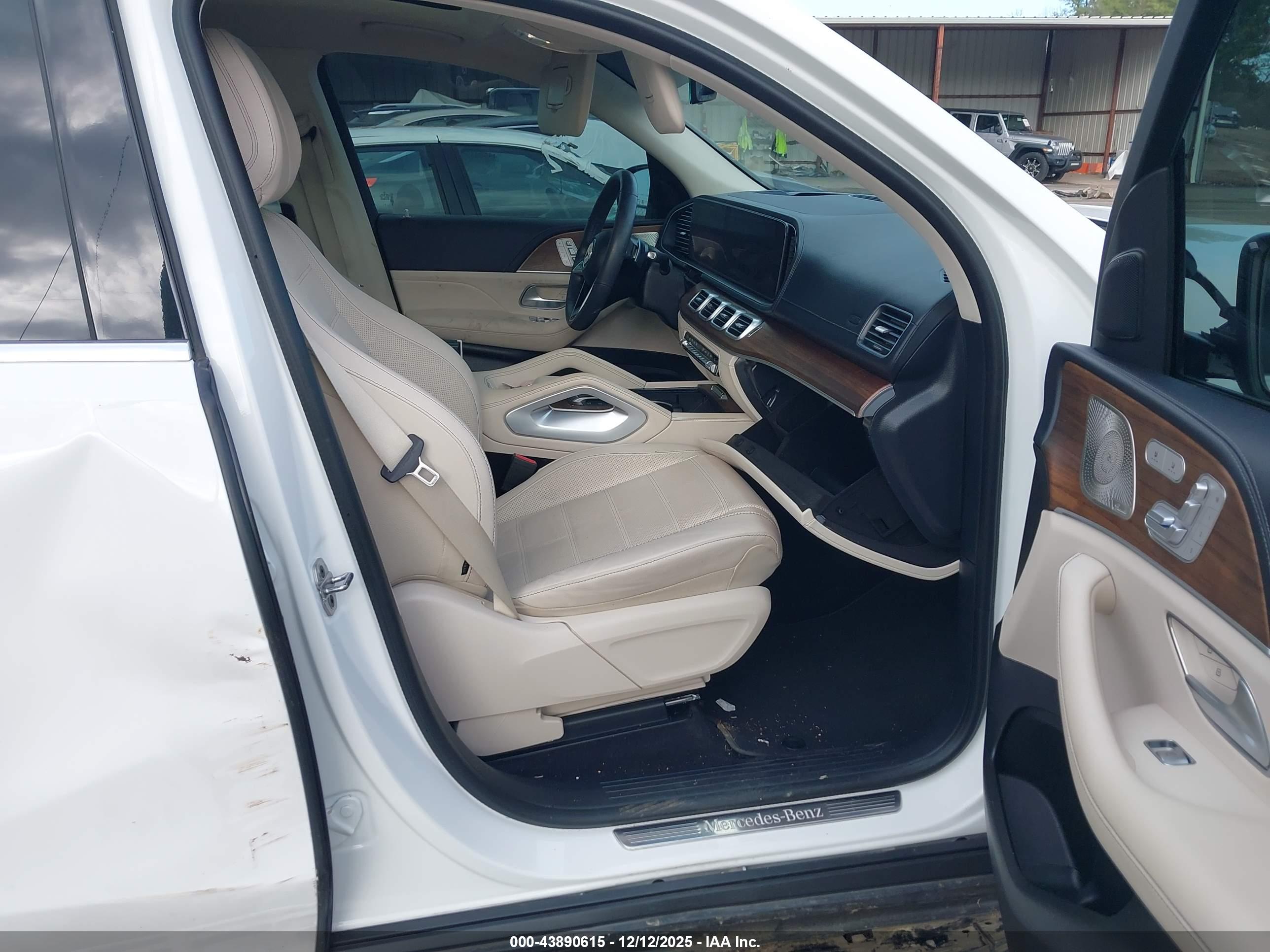 MERCEDES-BENZ GLS image 5