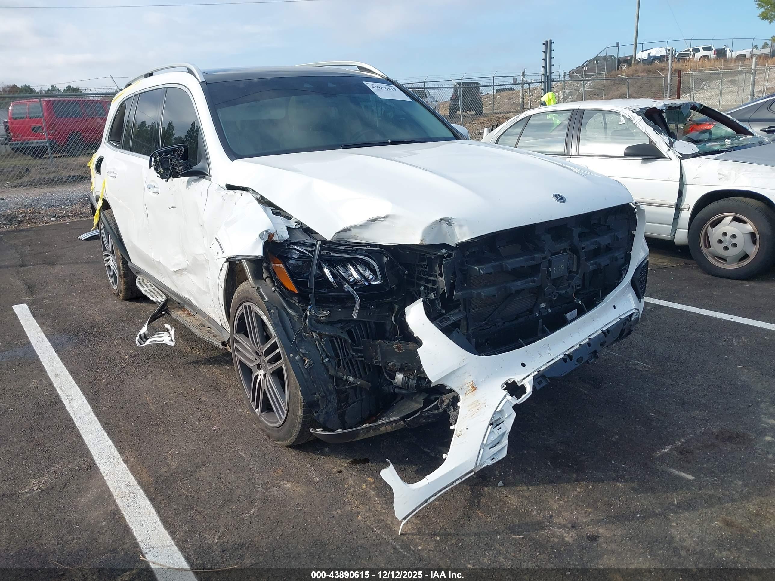 MERCEDES-BENZ GLS image 6