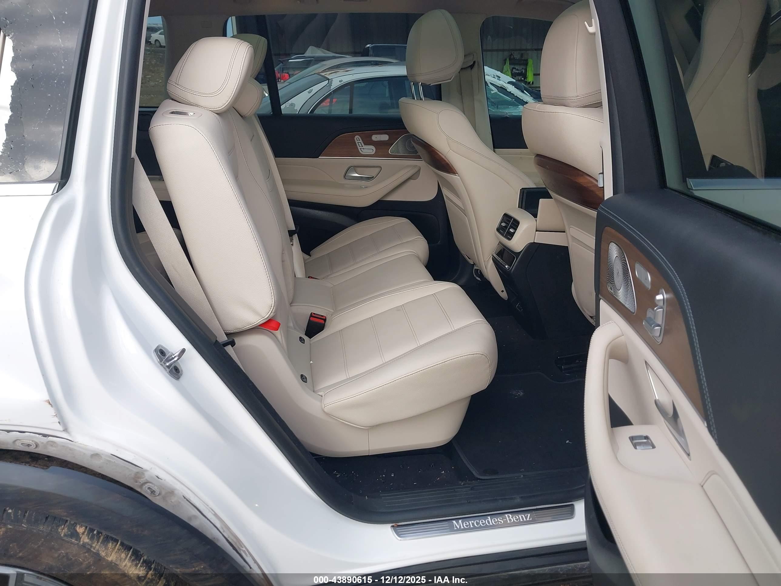 MERCEDES-BENZ GLS image 8