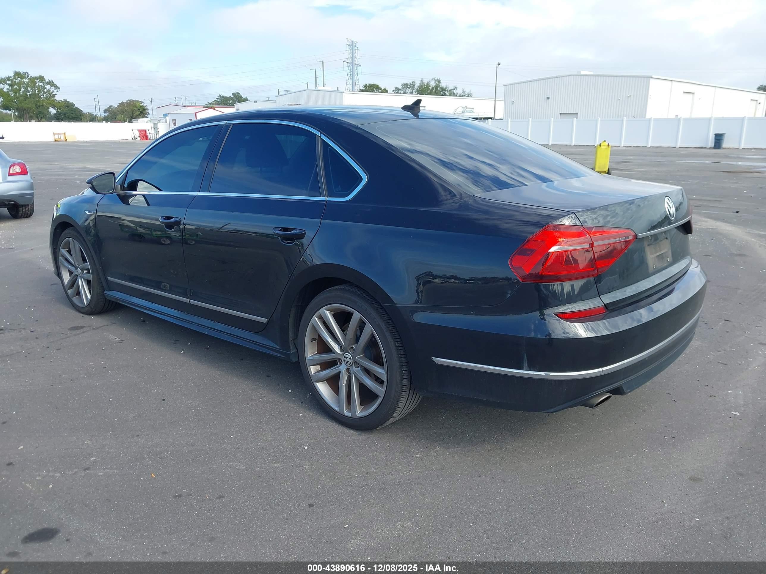 VOLKSWAGEN PASSAT image 3