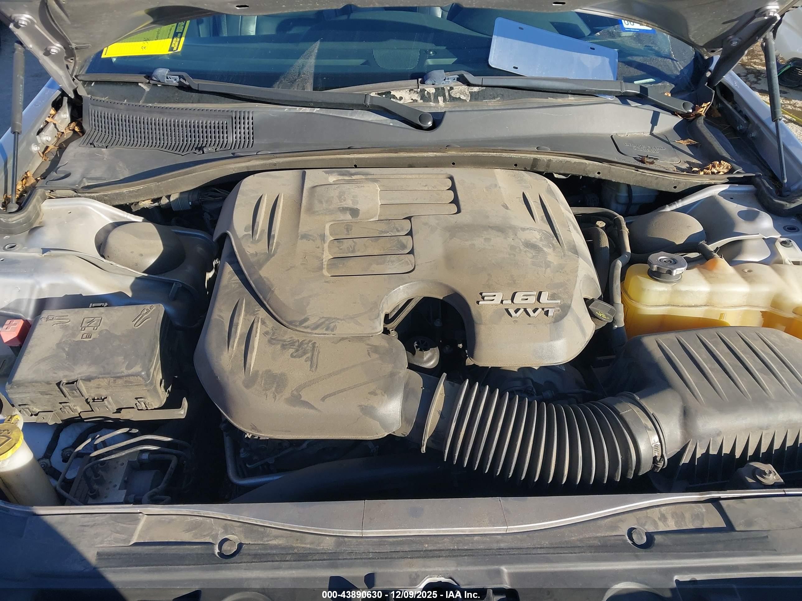 CHRYSLER 300 image 10