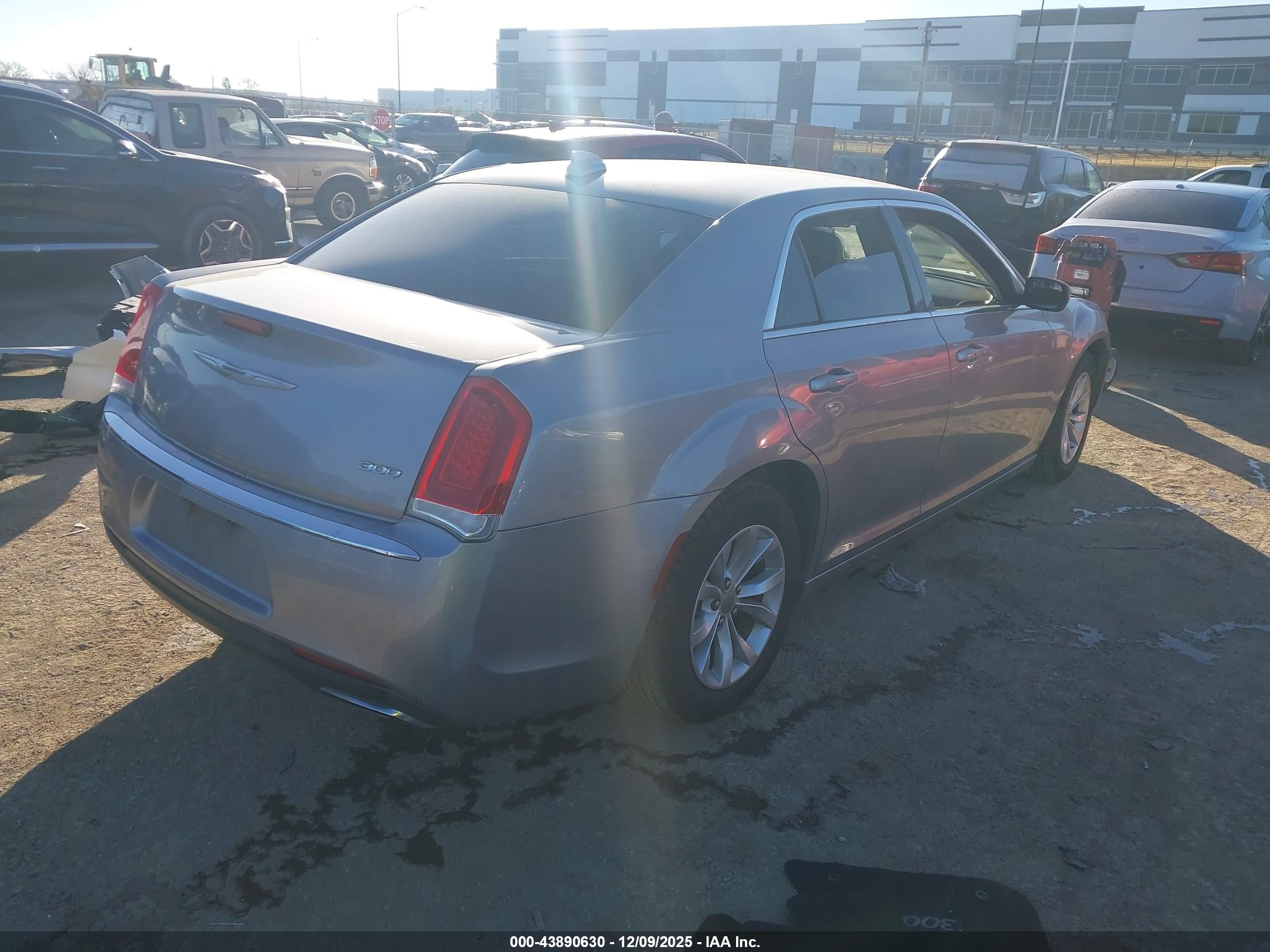CHRYSLER 300 image 4
