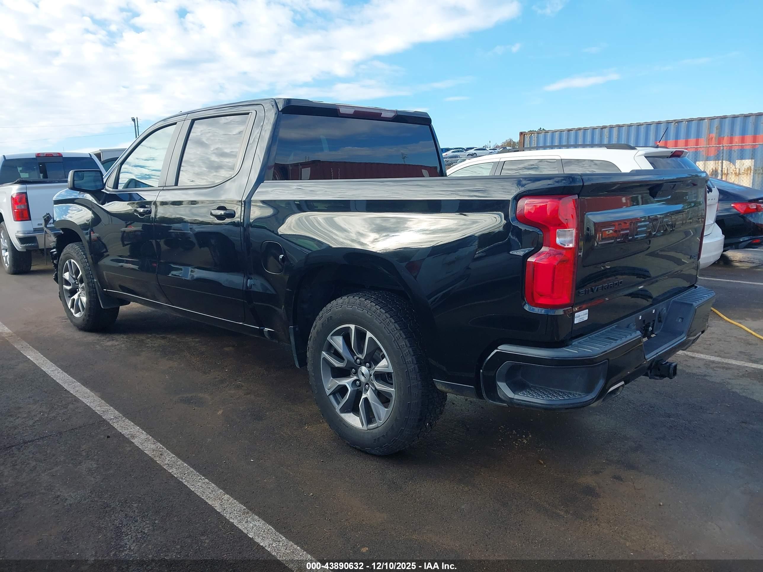 CHEVROLET SILVERADO image 3