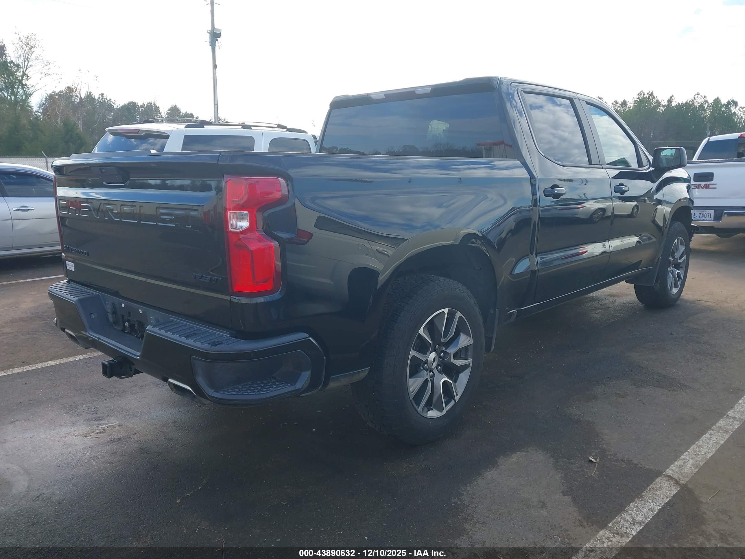 CHEVROLET SILVERADO image 4
