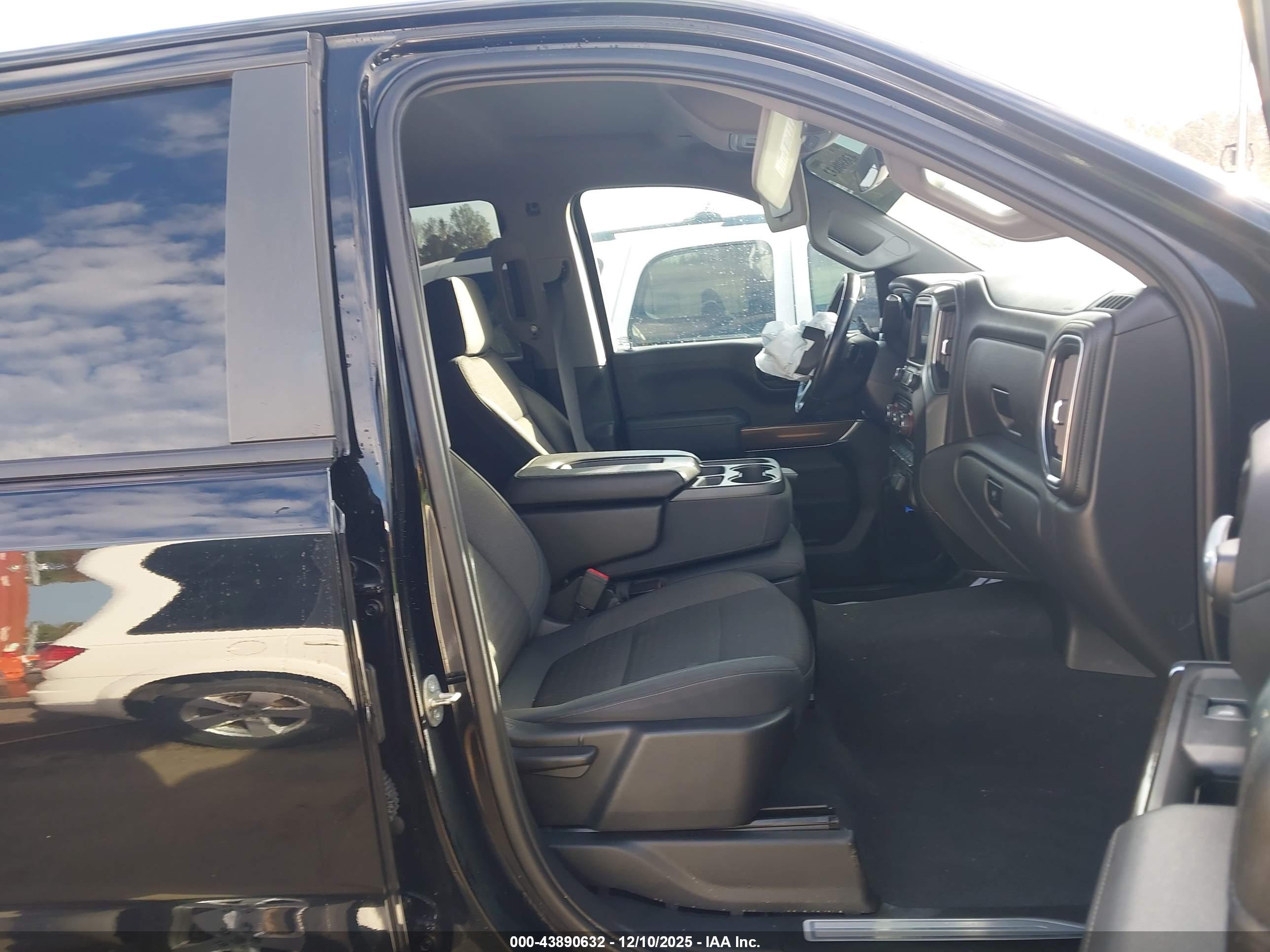 CHEVROLET SILVERADO image 5