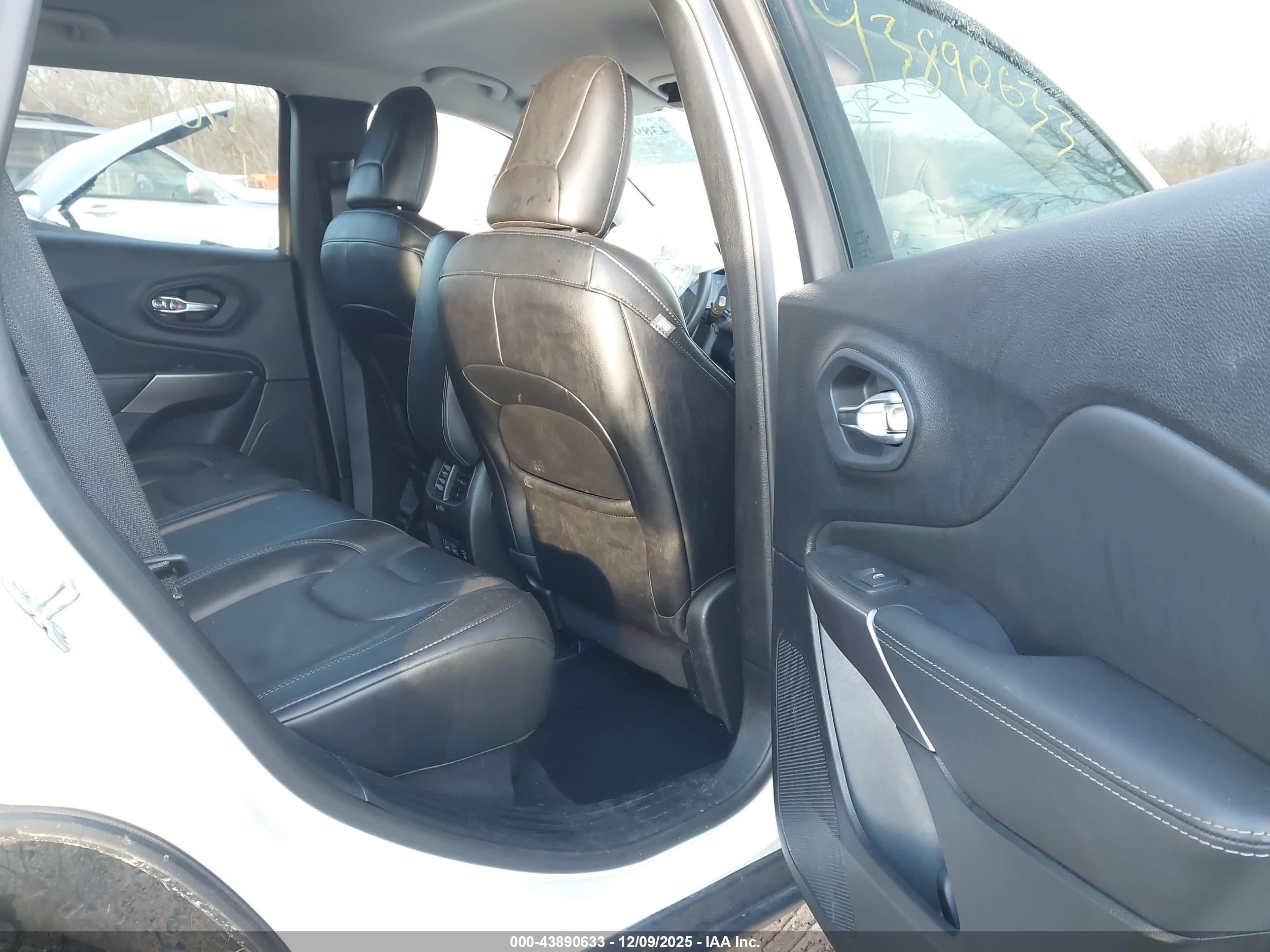 JEEP CHEROKEE image 8