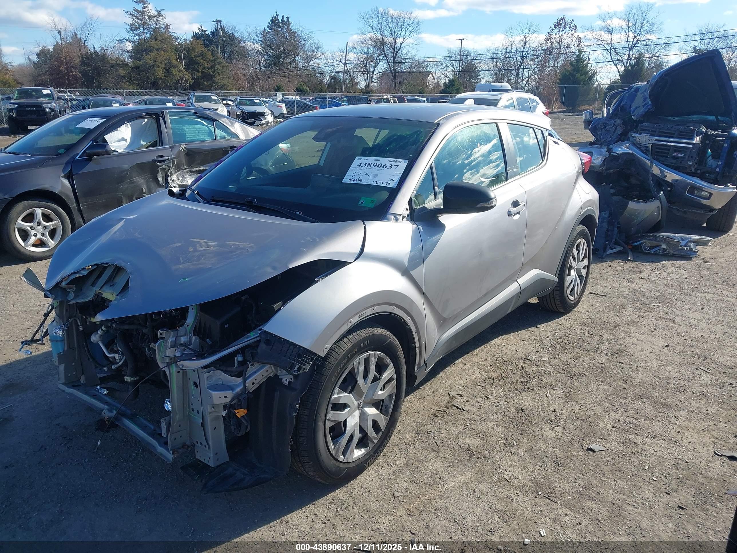 TOYOTA C-HR image 2