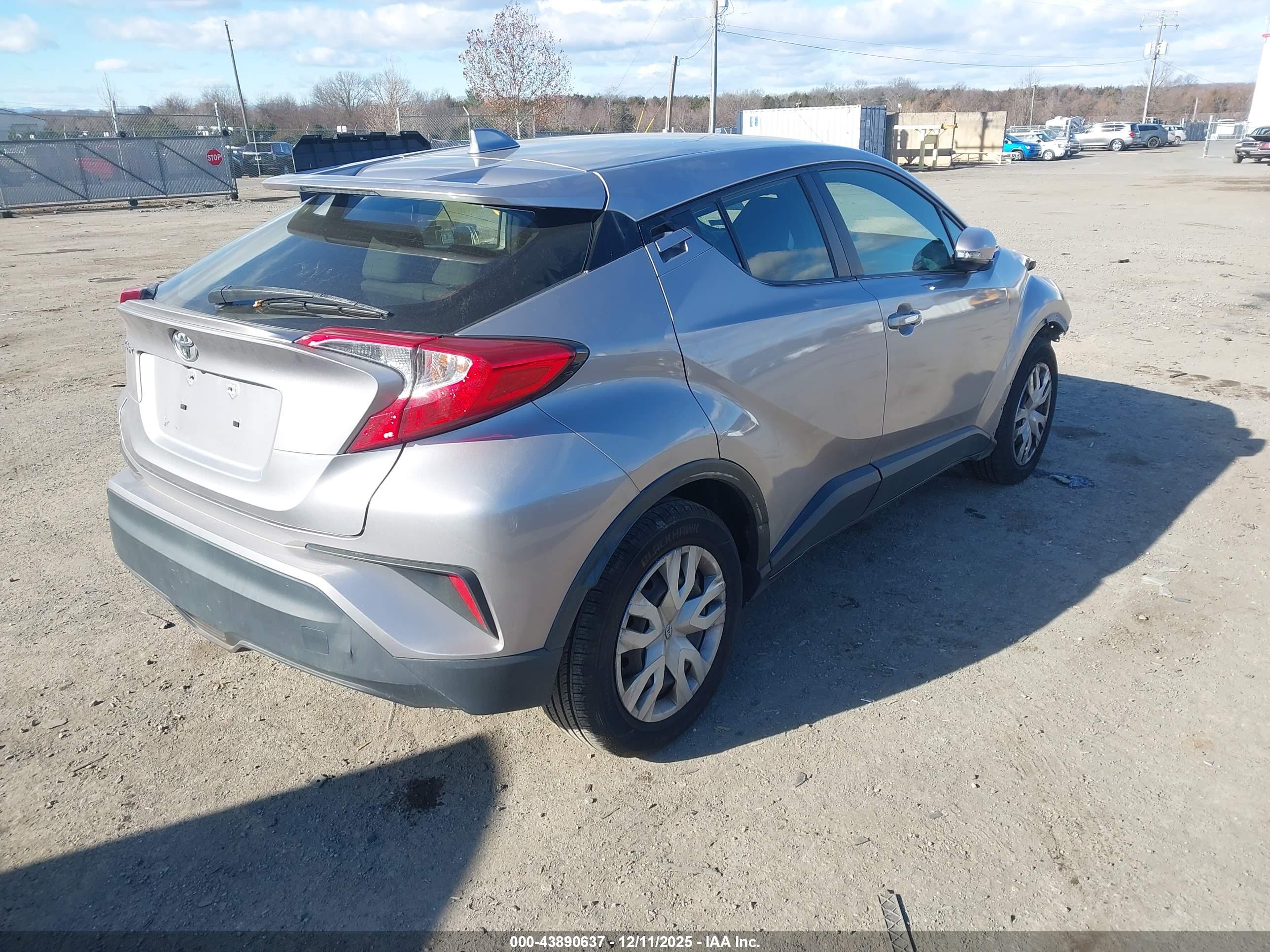 TOYOTA C-HR image 4