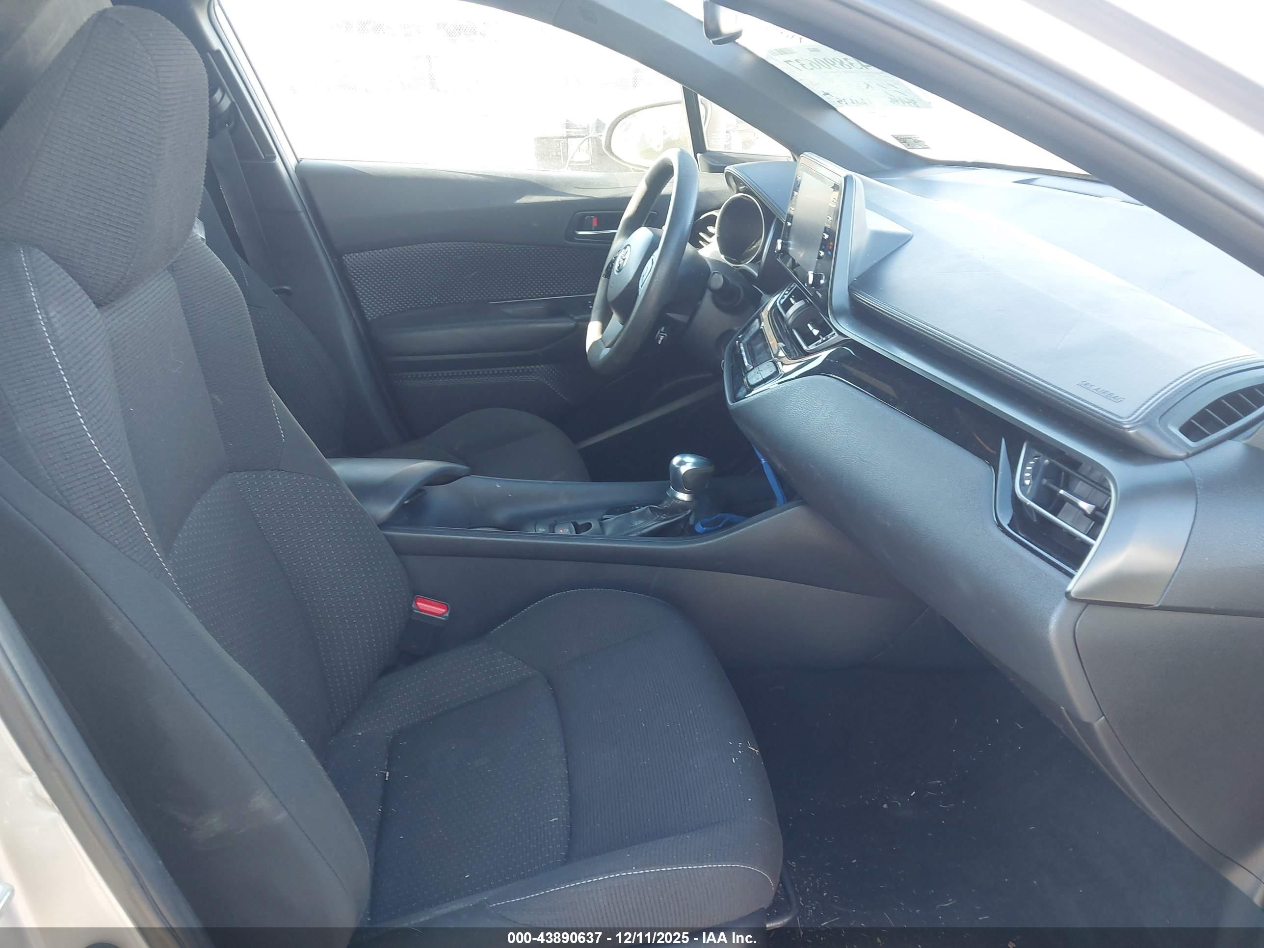 TOYOTA C-HR image 5