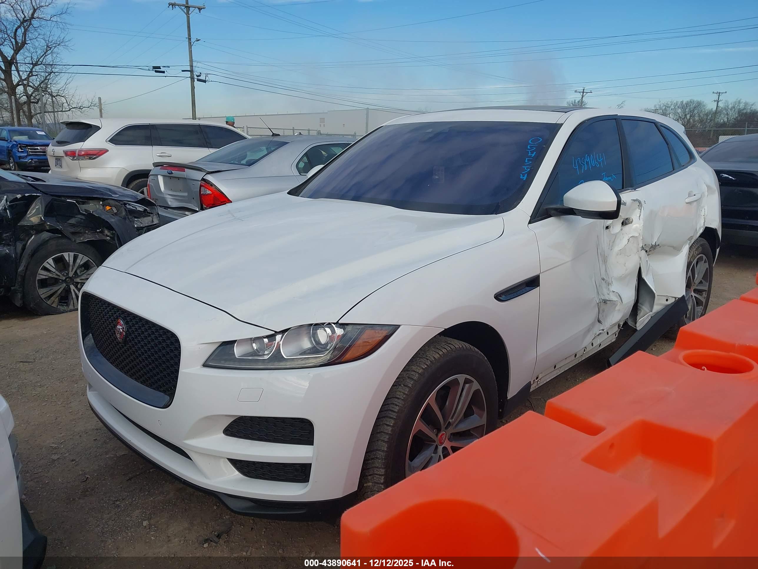 JAGUAR F-PACE image 2