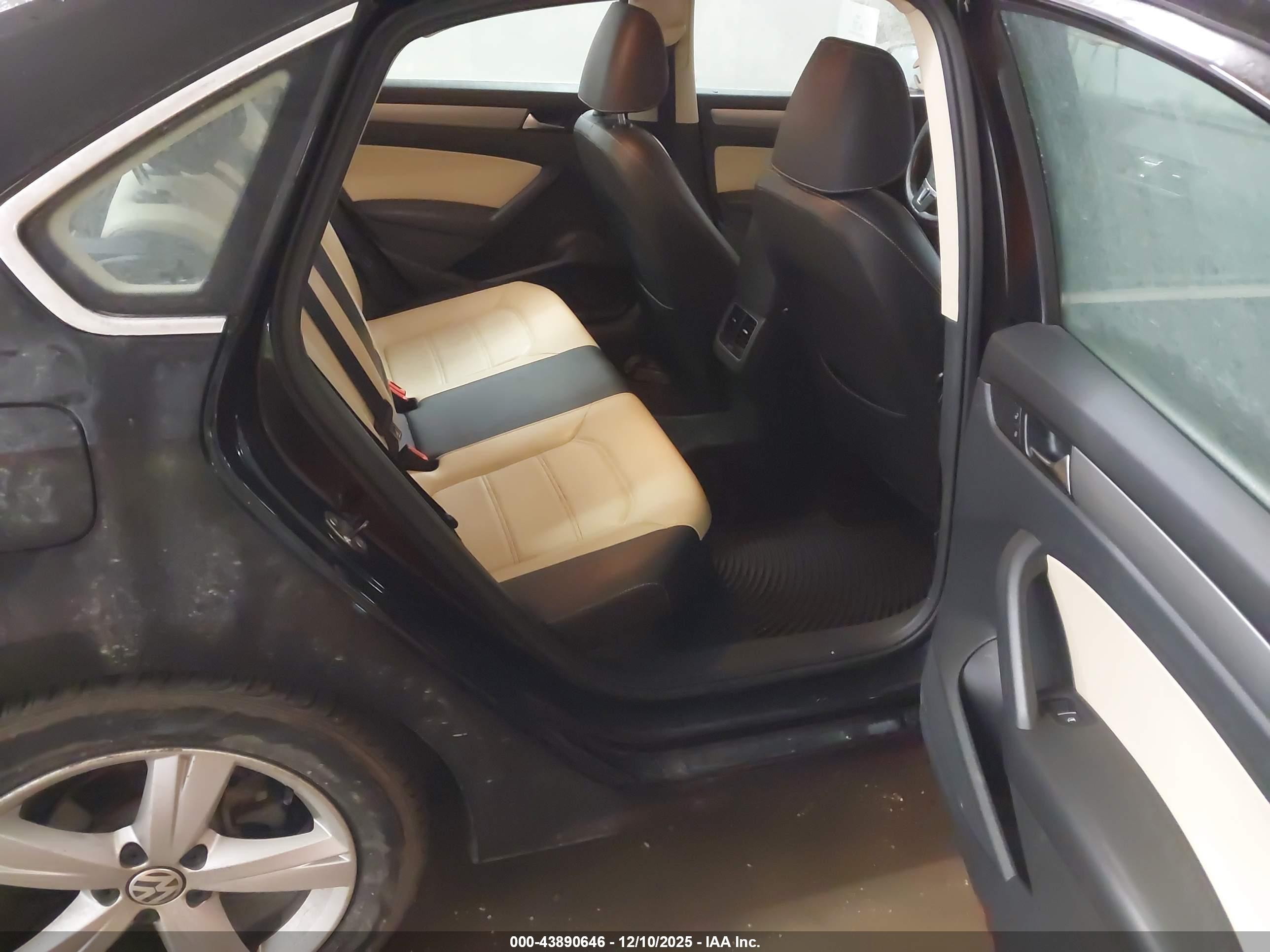 VOLKSWAGEN PASSAT image 8