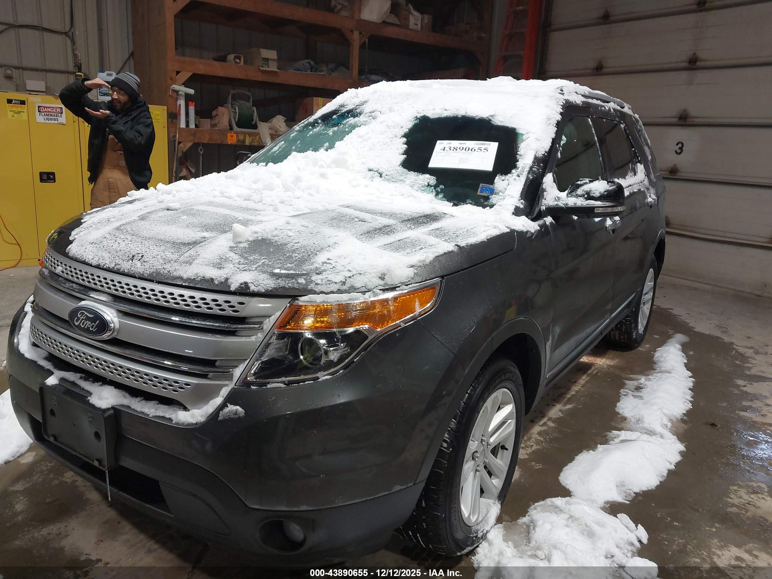 FORD EXPLORER image 2