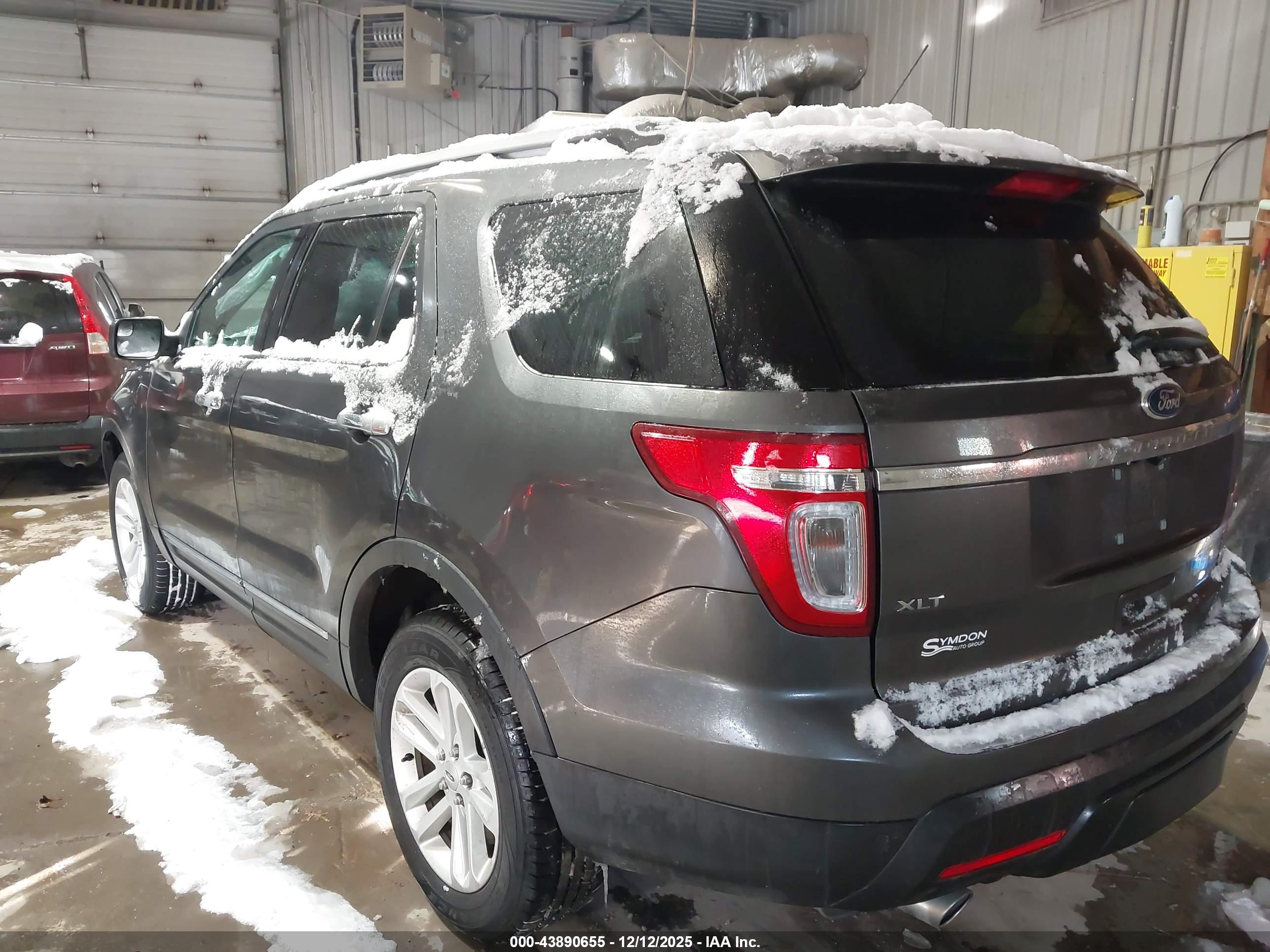 FORD EXPLORER image 3