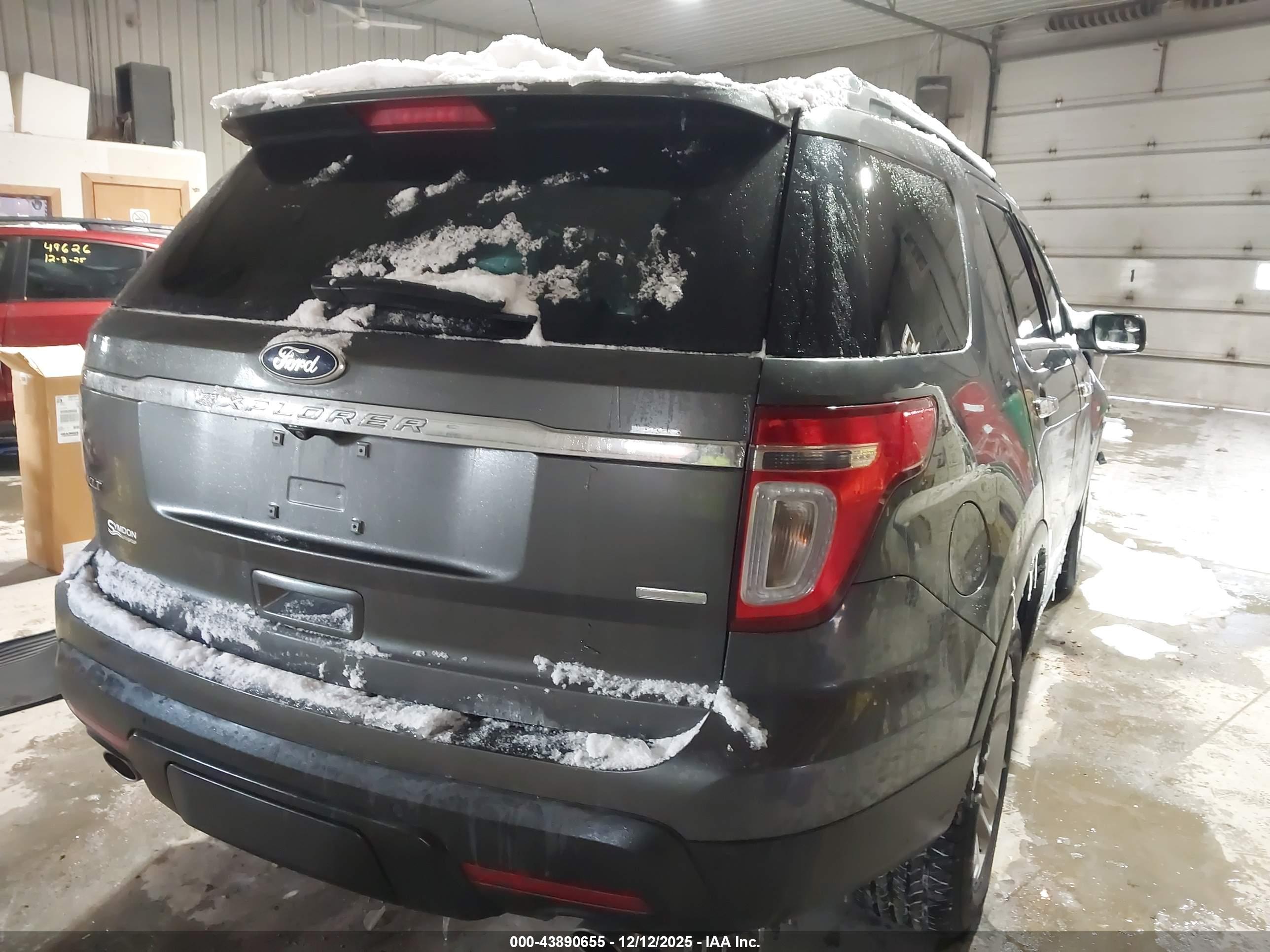 FORD EXPLORER image 4