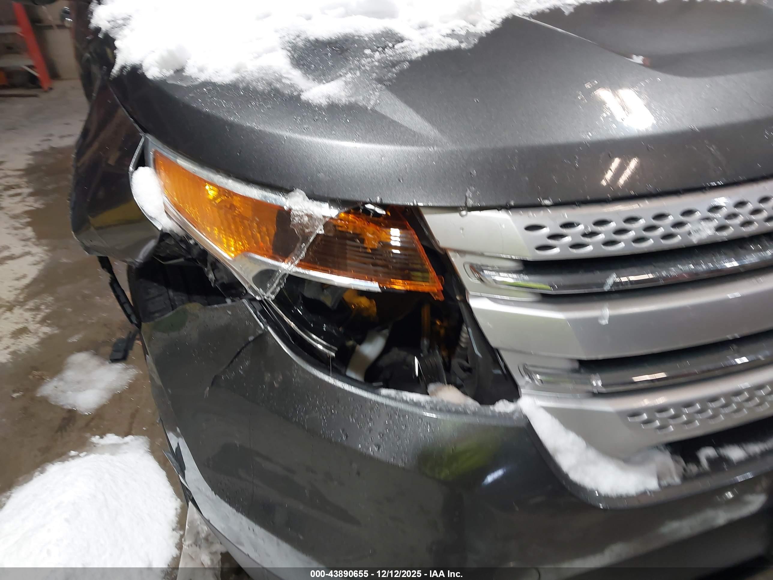 FORD EXPLORER image 6