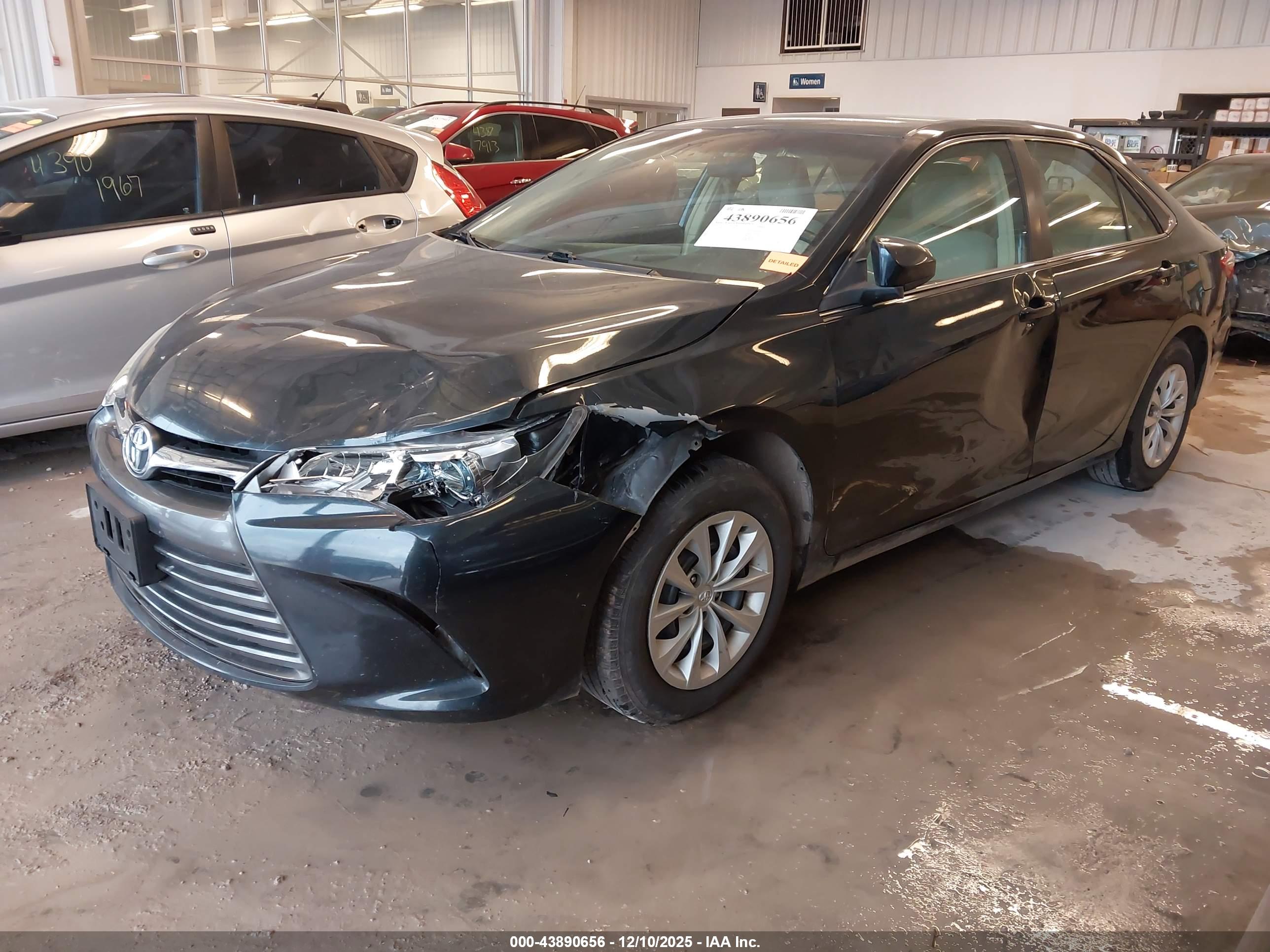 TOYOTA CAMRY image 2