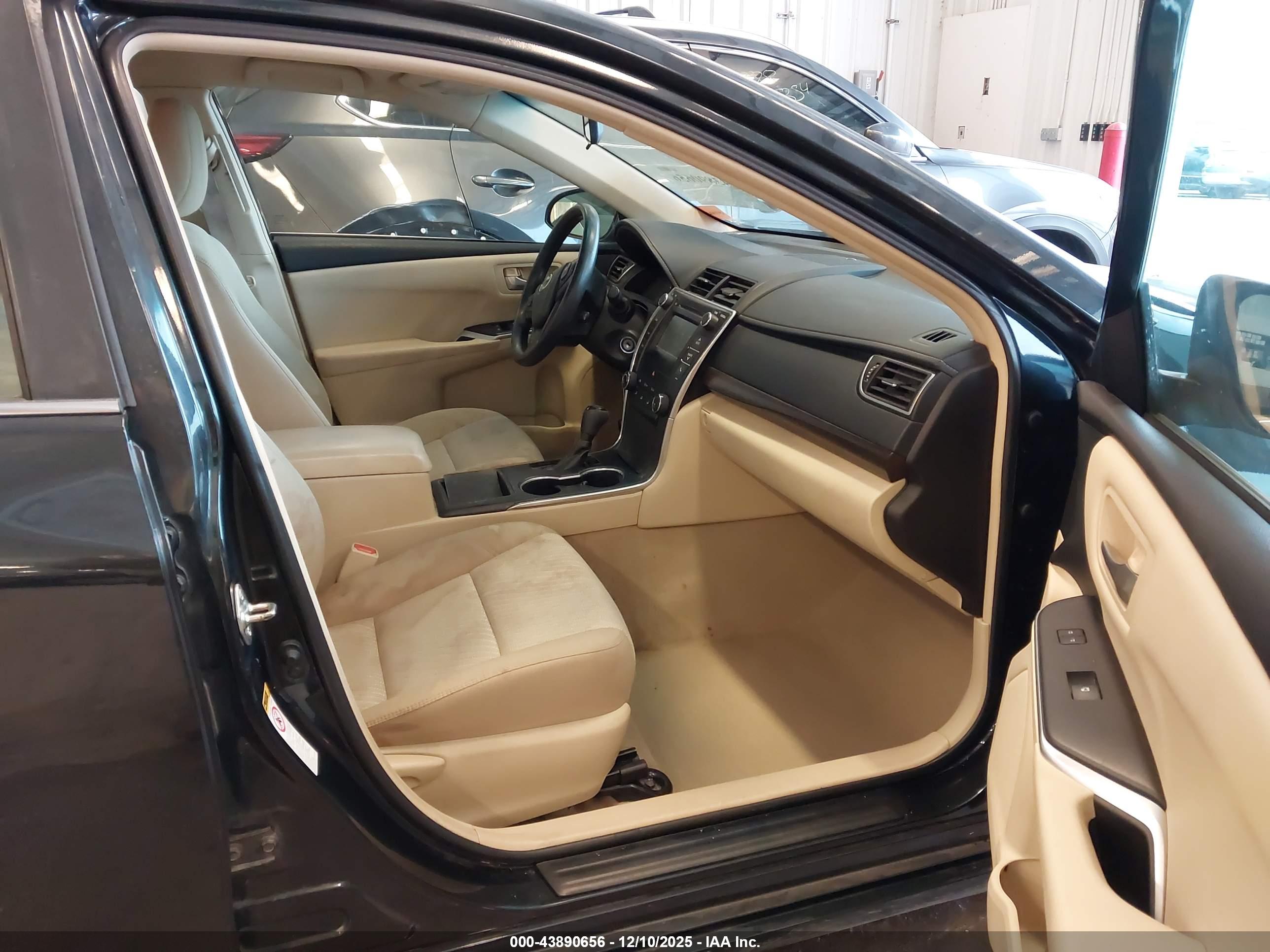 TOYOTA CAMRY image 5