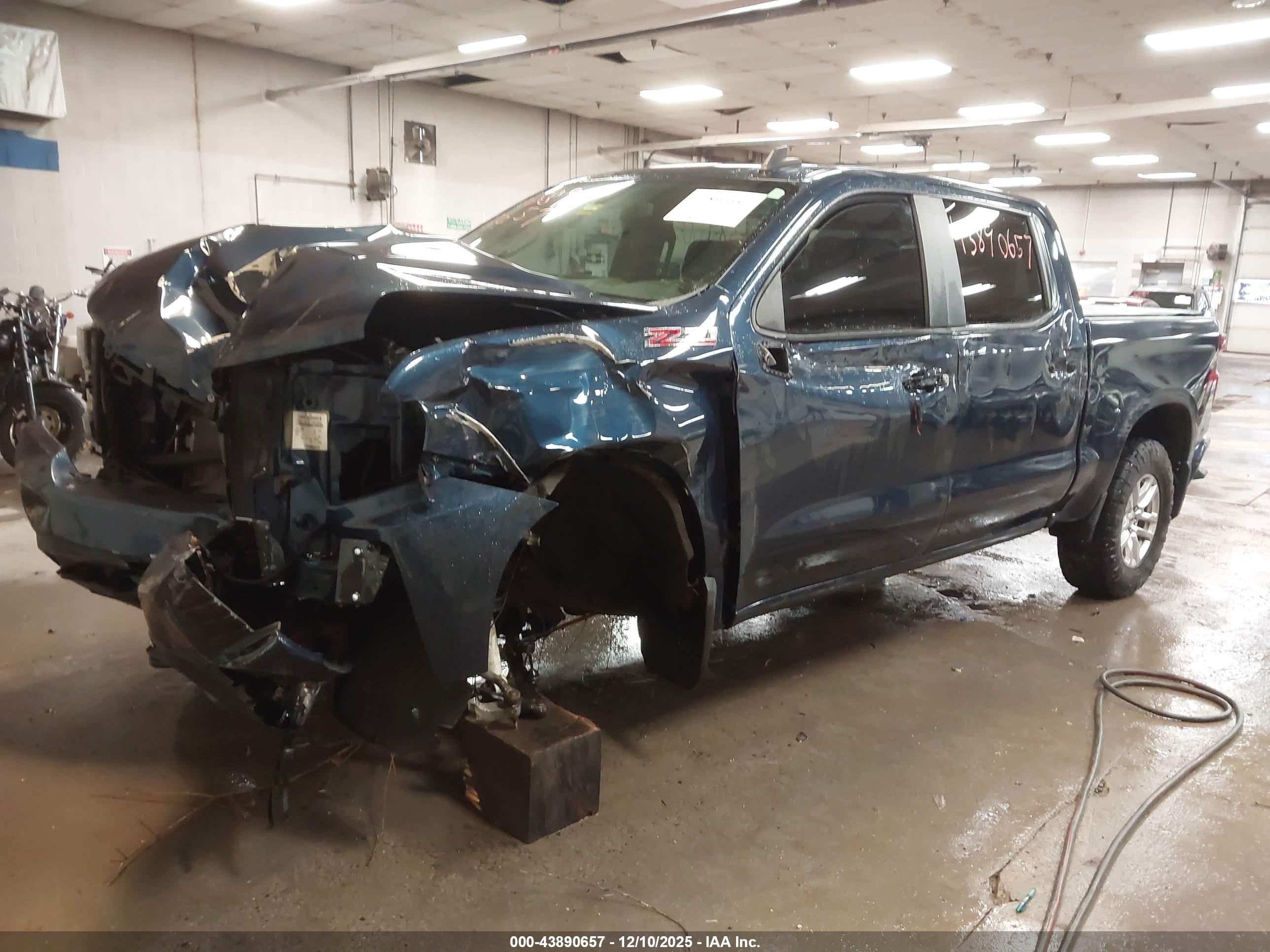 CHEVROLET SILVERADO image 2