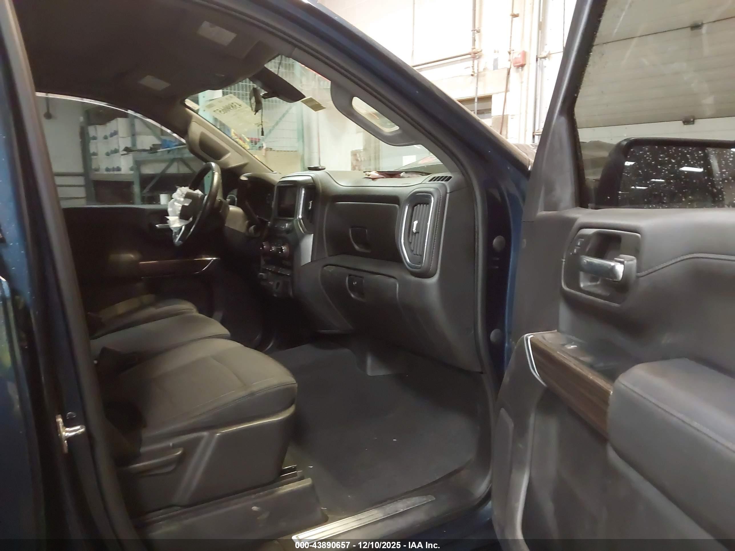 CHEVROLET SILVERADO image 5
