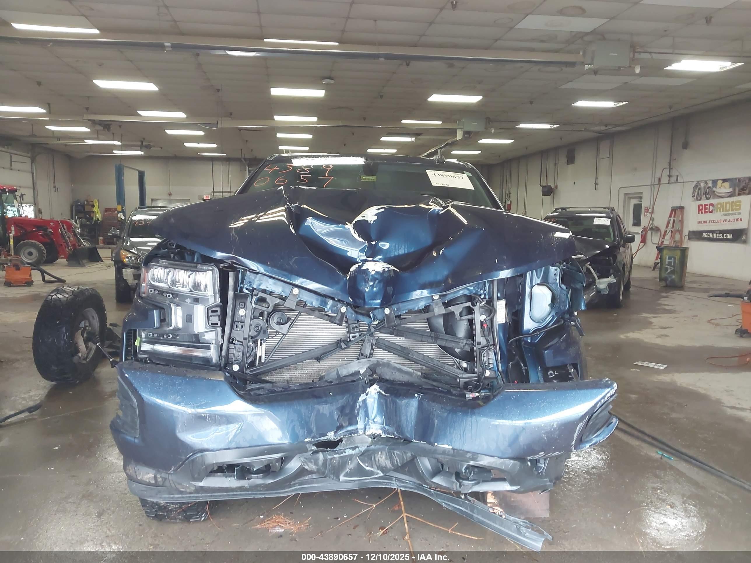 CHEVROLET SILVERADO image 6