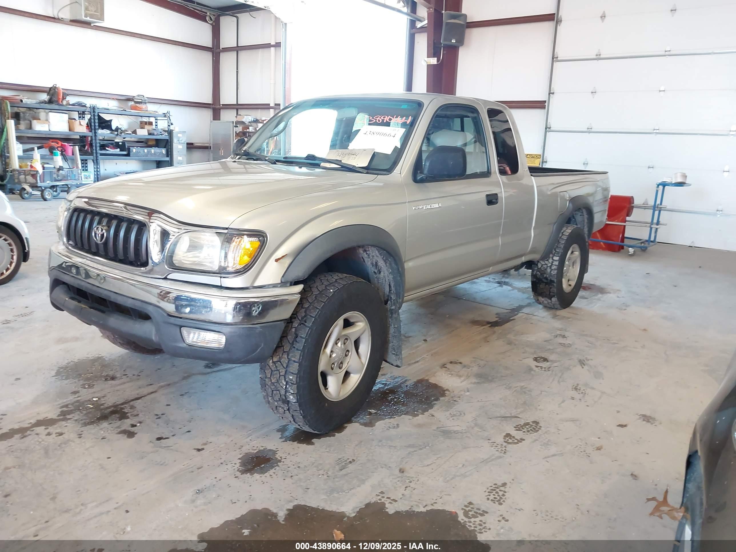 TOYOTA TACOMA image 2
