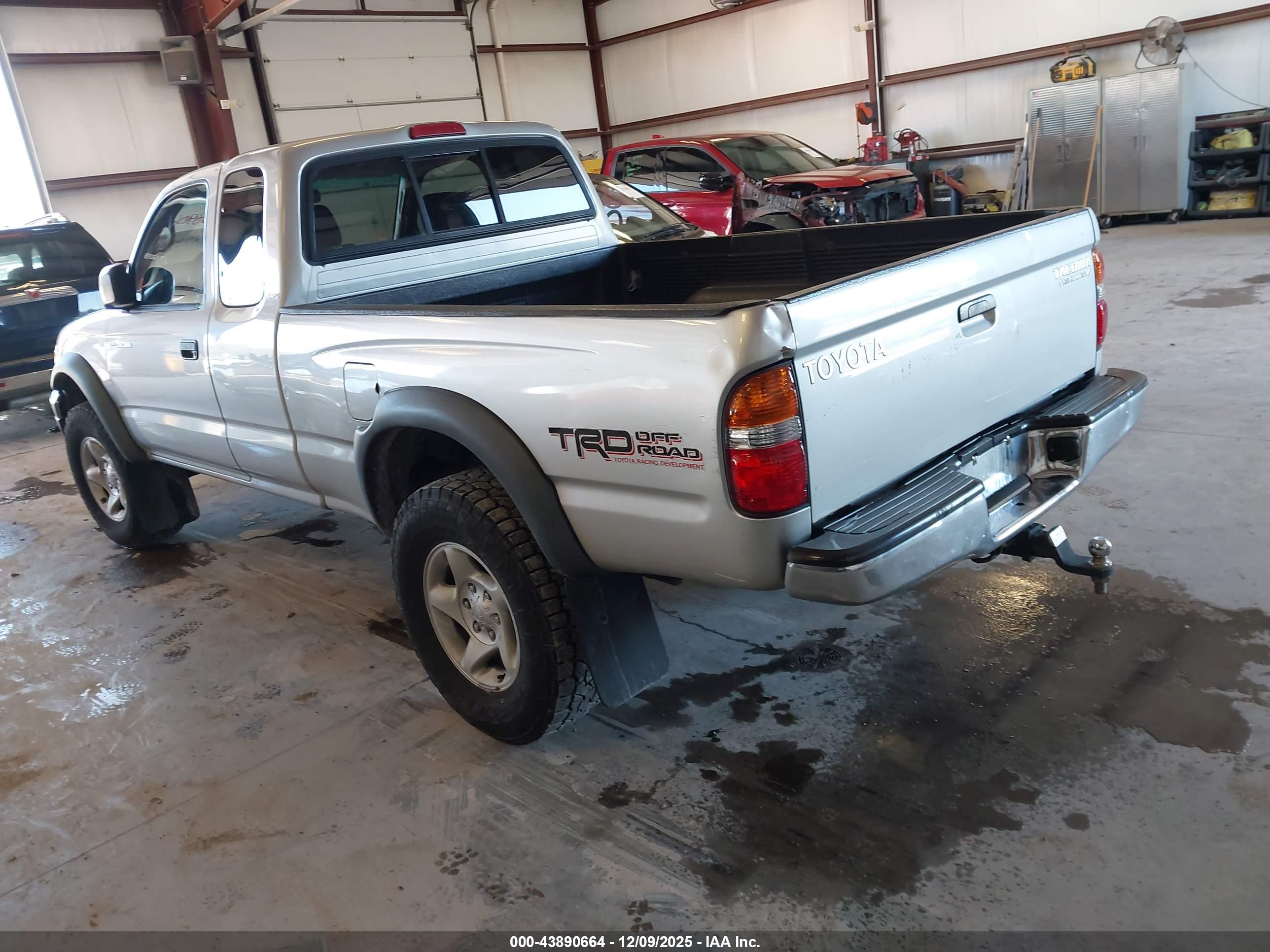 TOYOTA TACOMA image 3