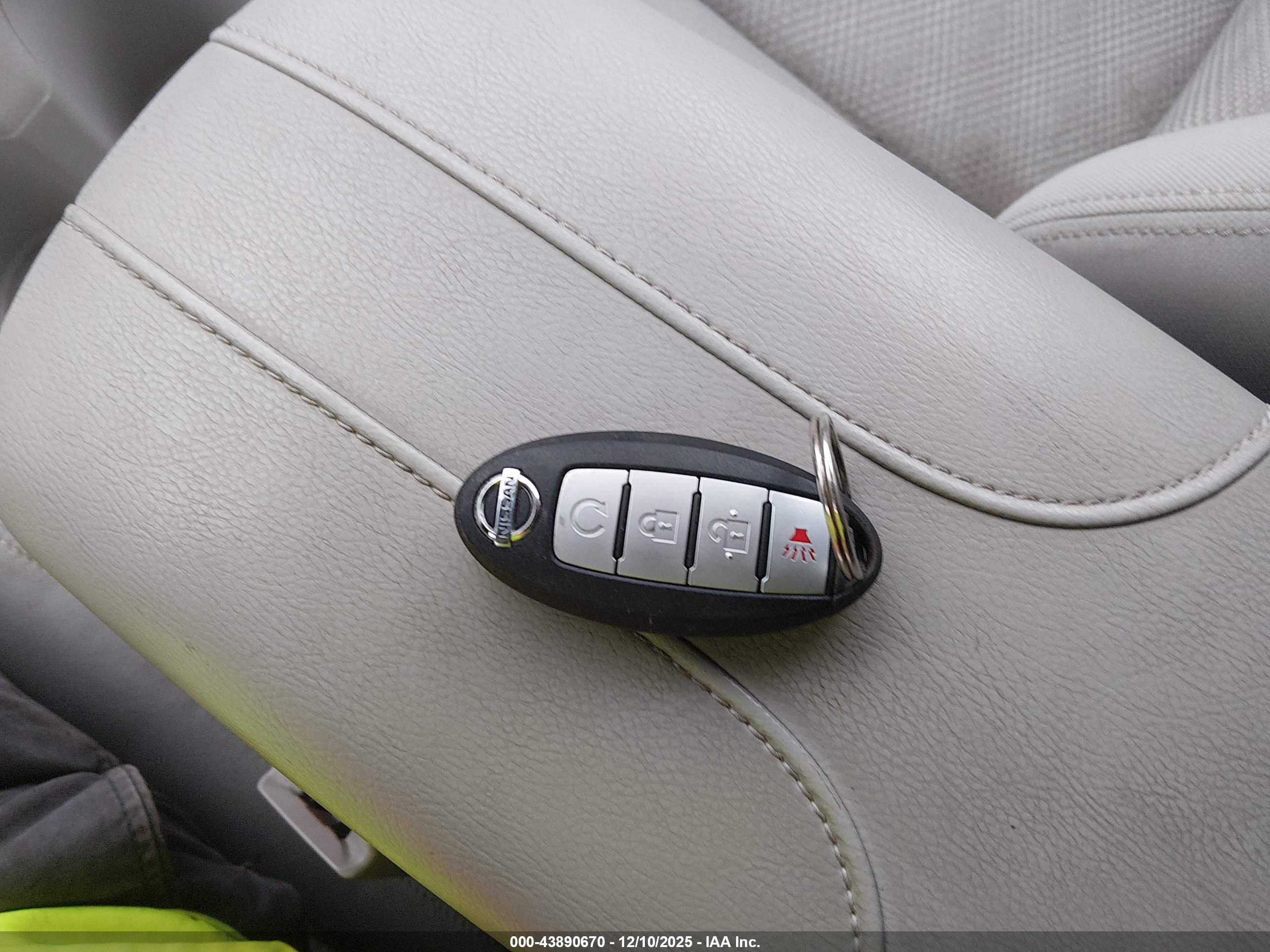 NISSAN ROGUE image 11
