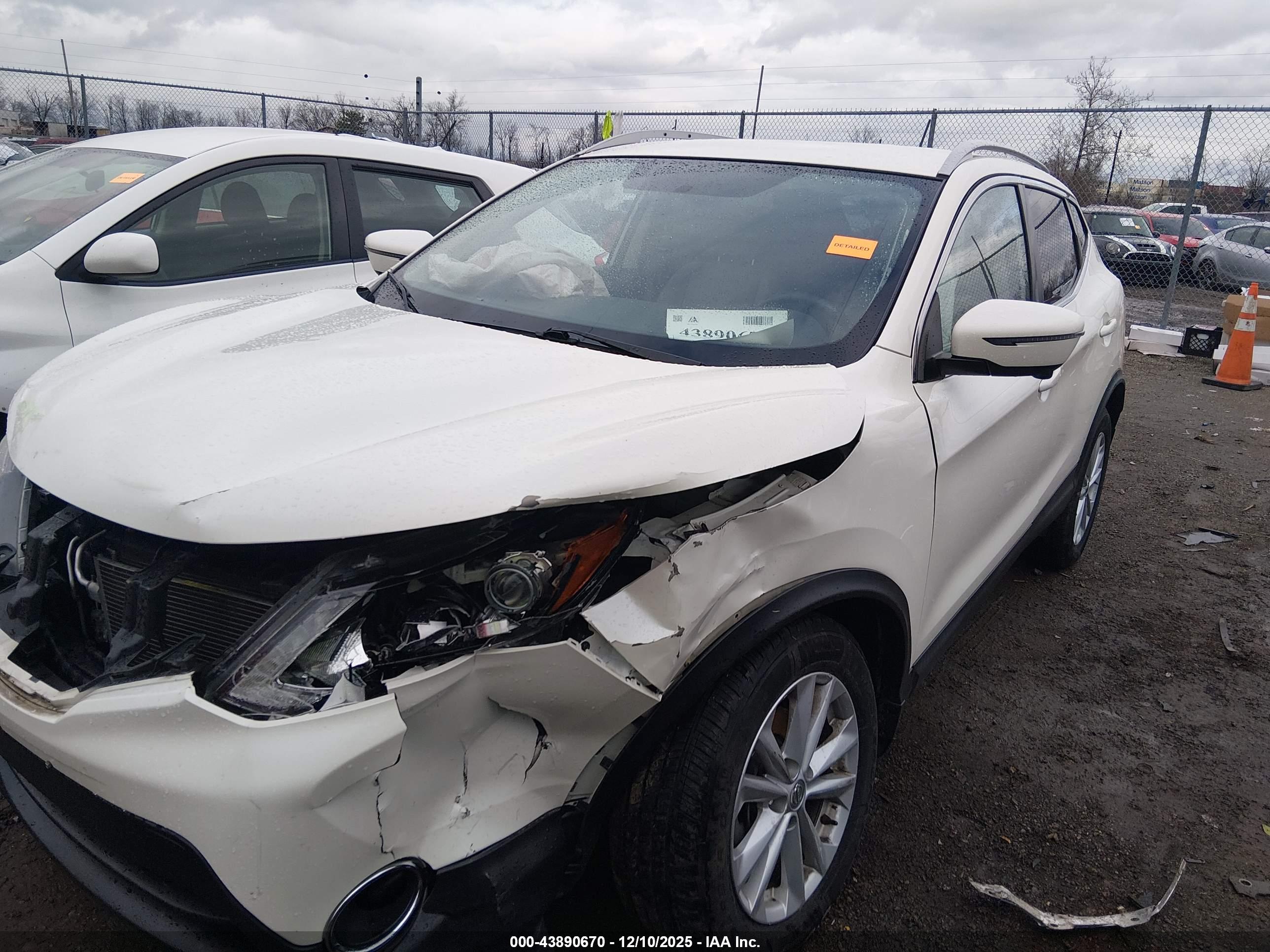 NISSAN ROGUE image 2
