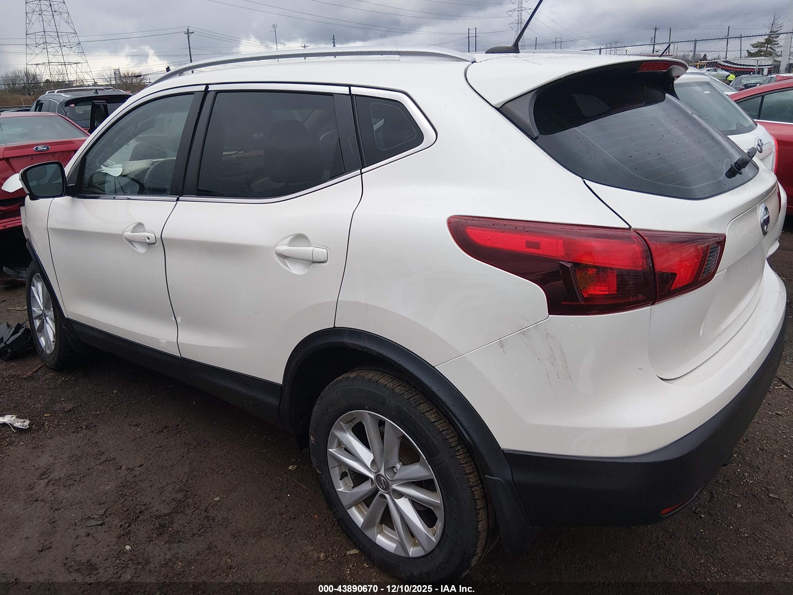 NISSAN ROGUE image 3