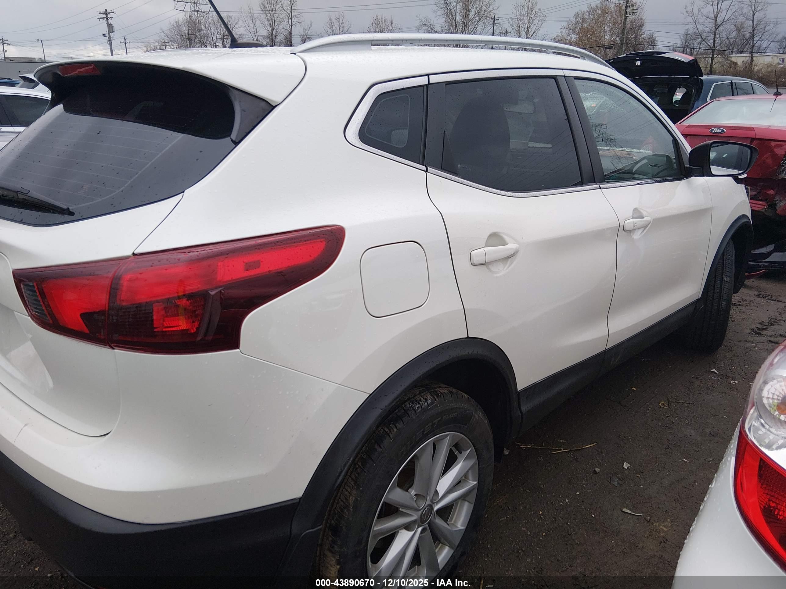 NISSAN ROGUE image 4