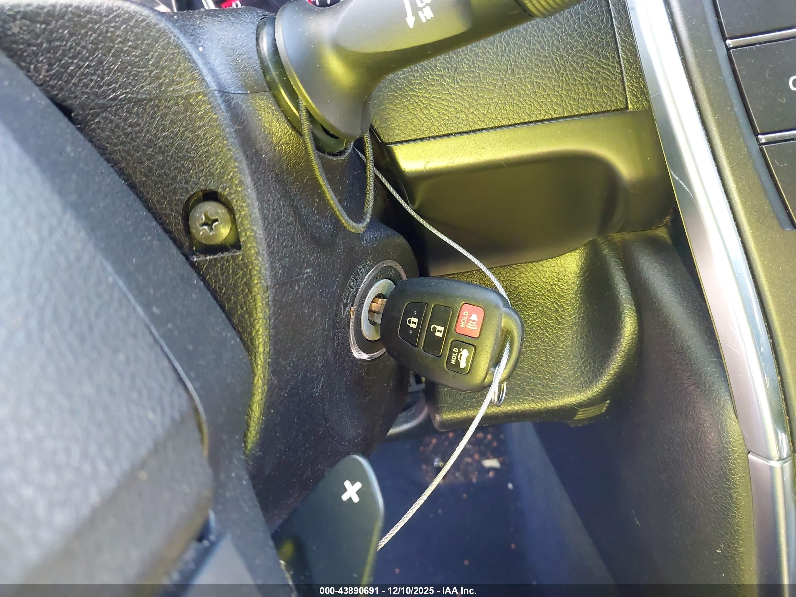 TOYOTA CAMRY image 11