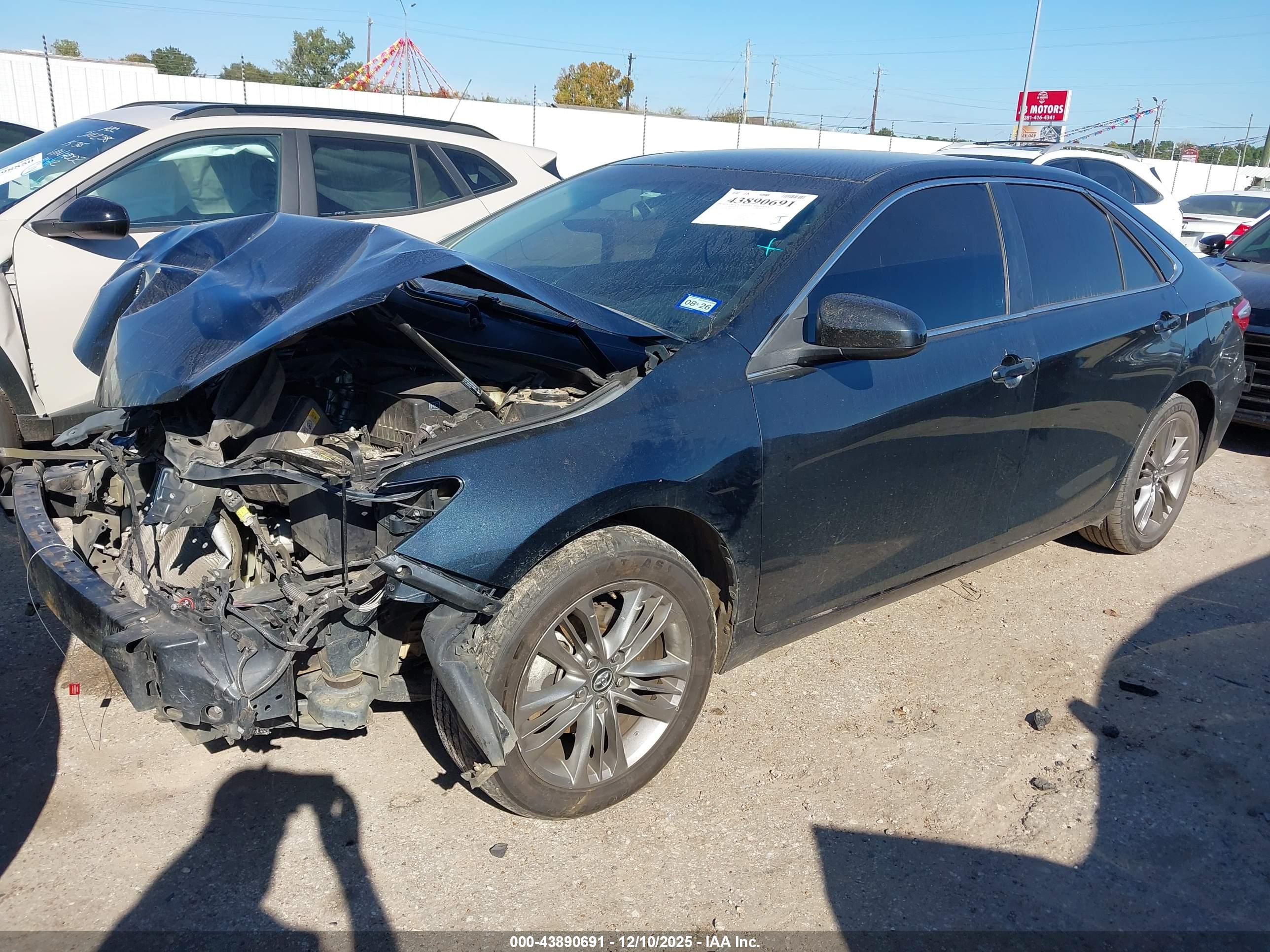 TOYOTA CAMRY image 2