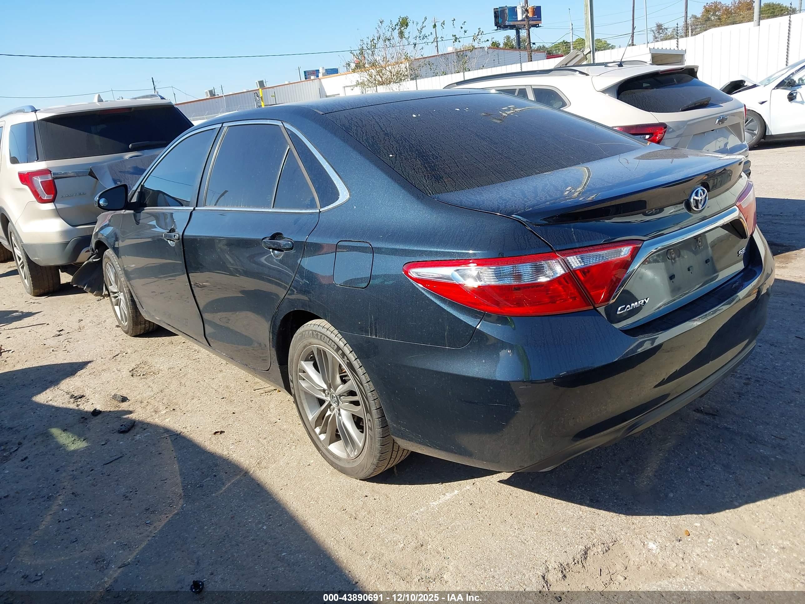TOYOTA CAMRY image 3