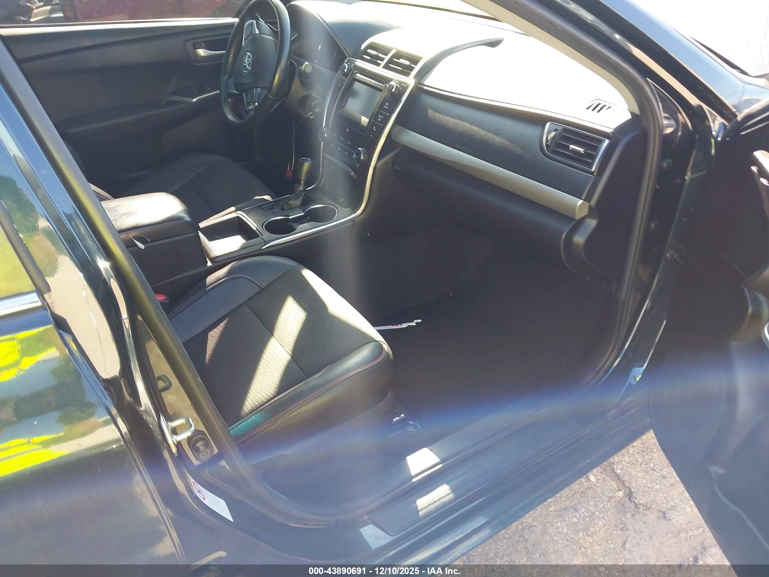 TOYOTA CAMRY image 5
