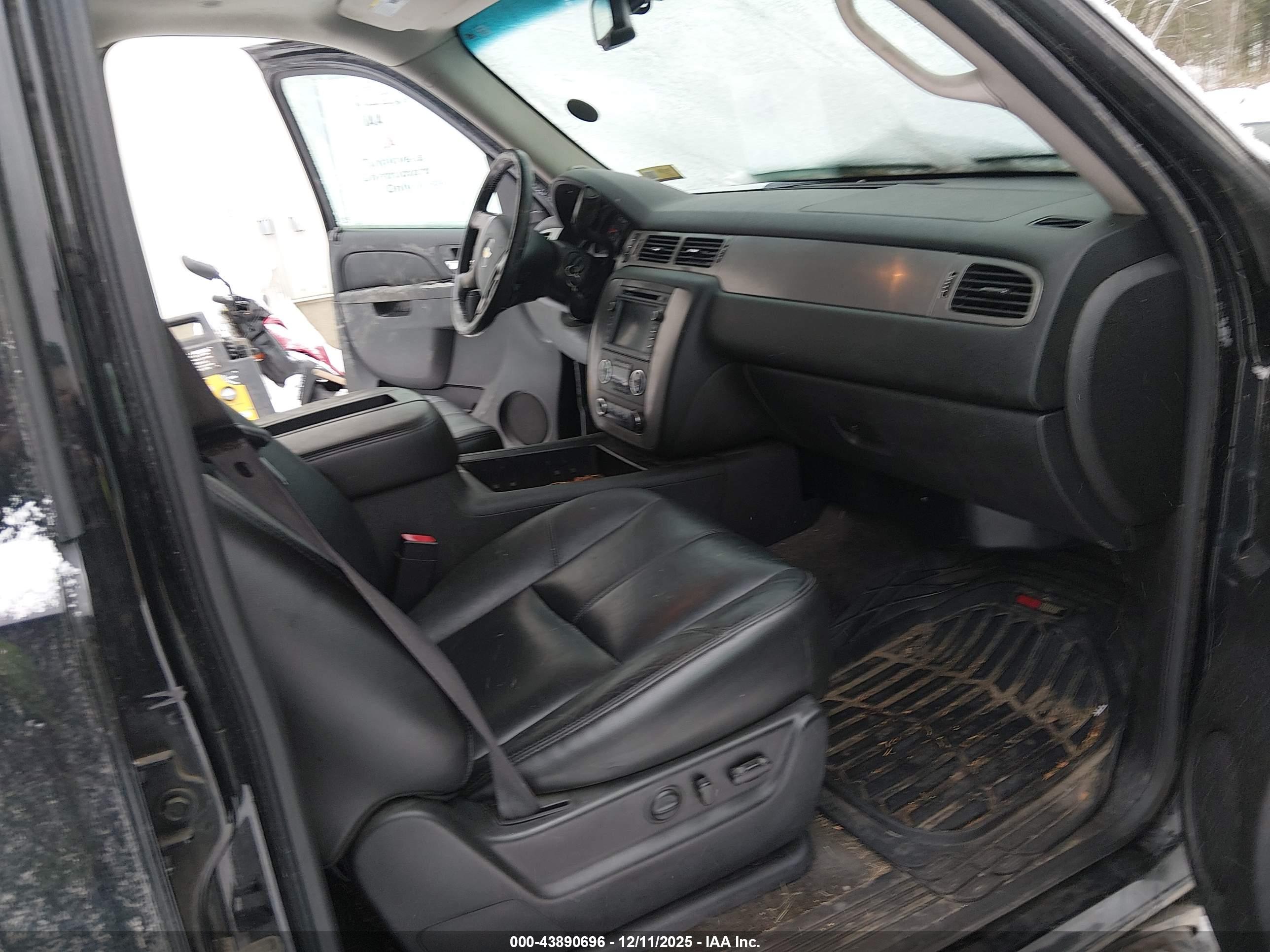 CHEVROLET TAHOE image 5