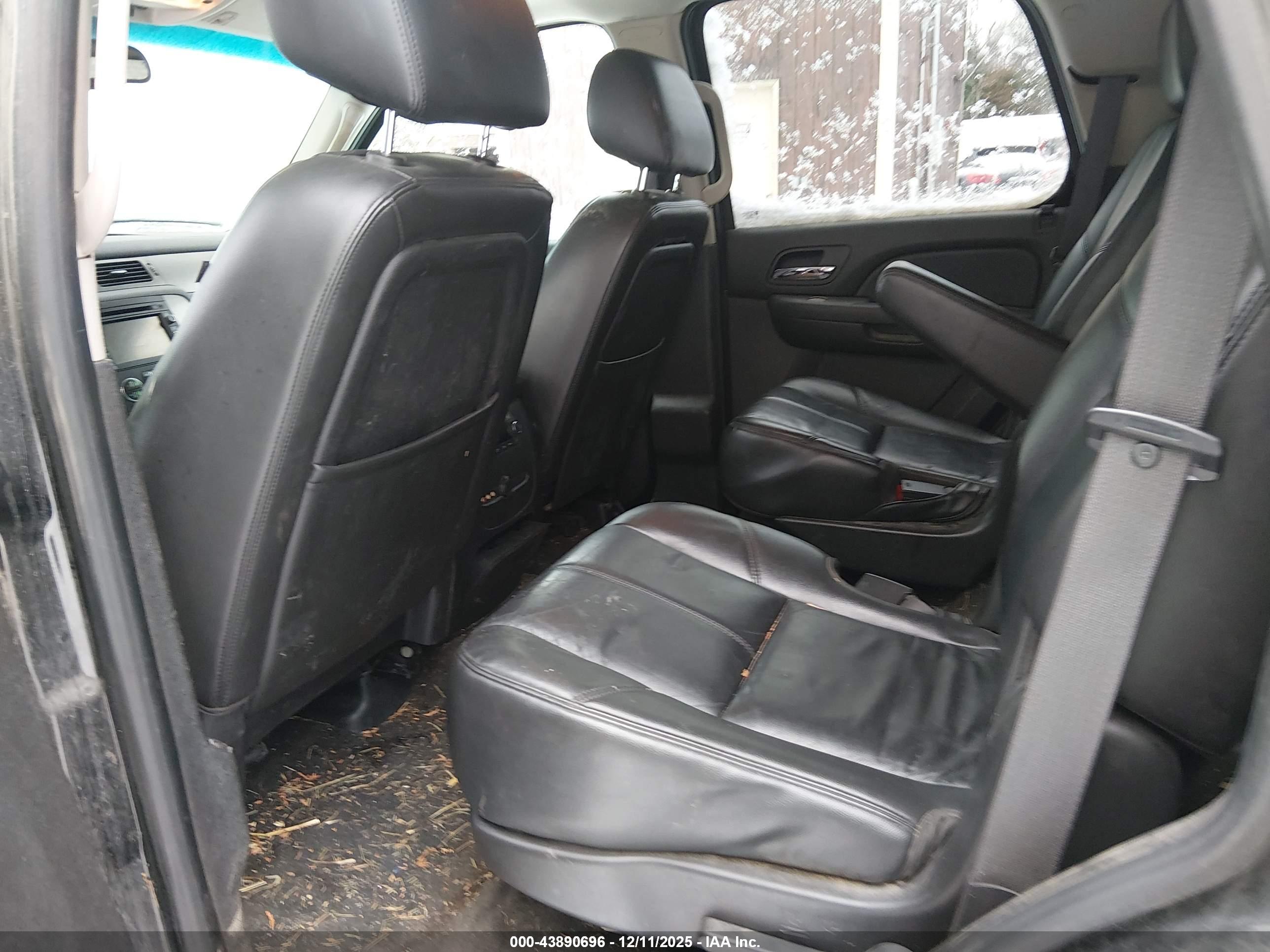 CHEVROLET TAHOE image 8