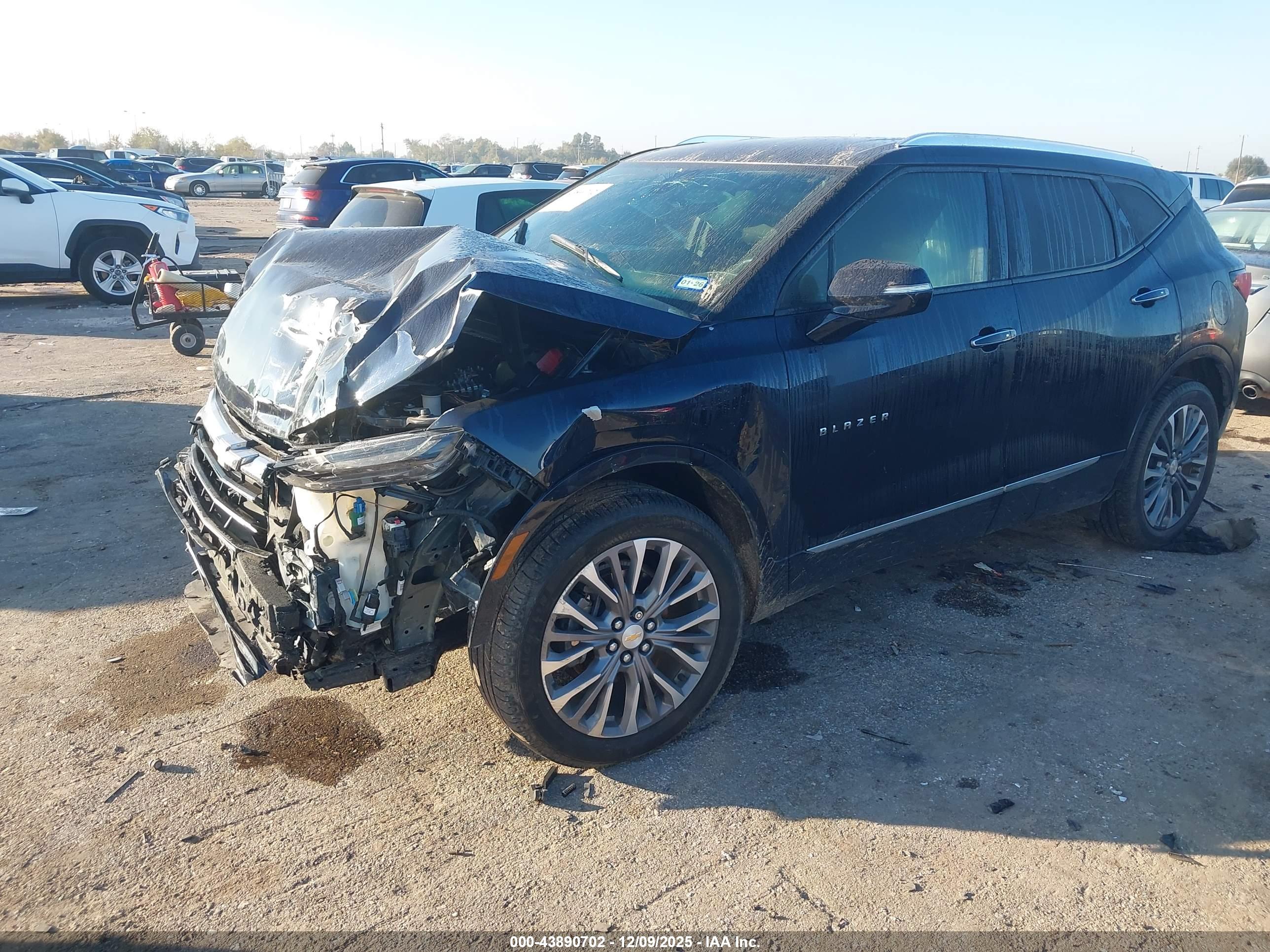 CHEVROLET BLAZER image 2