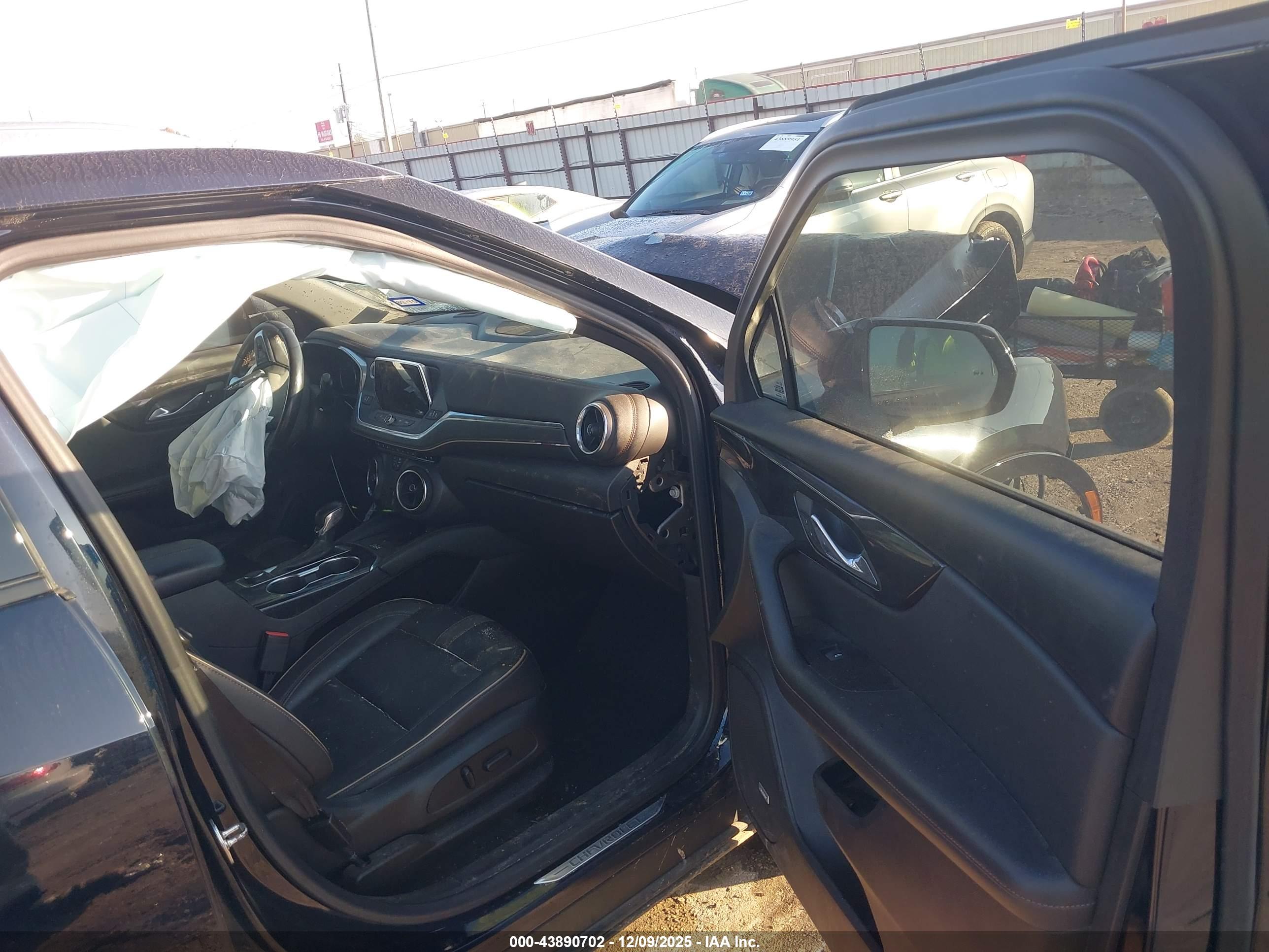CHEVROLET BLAZER image 5