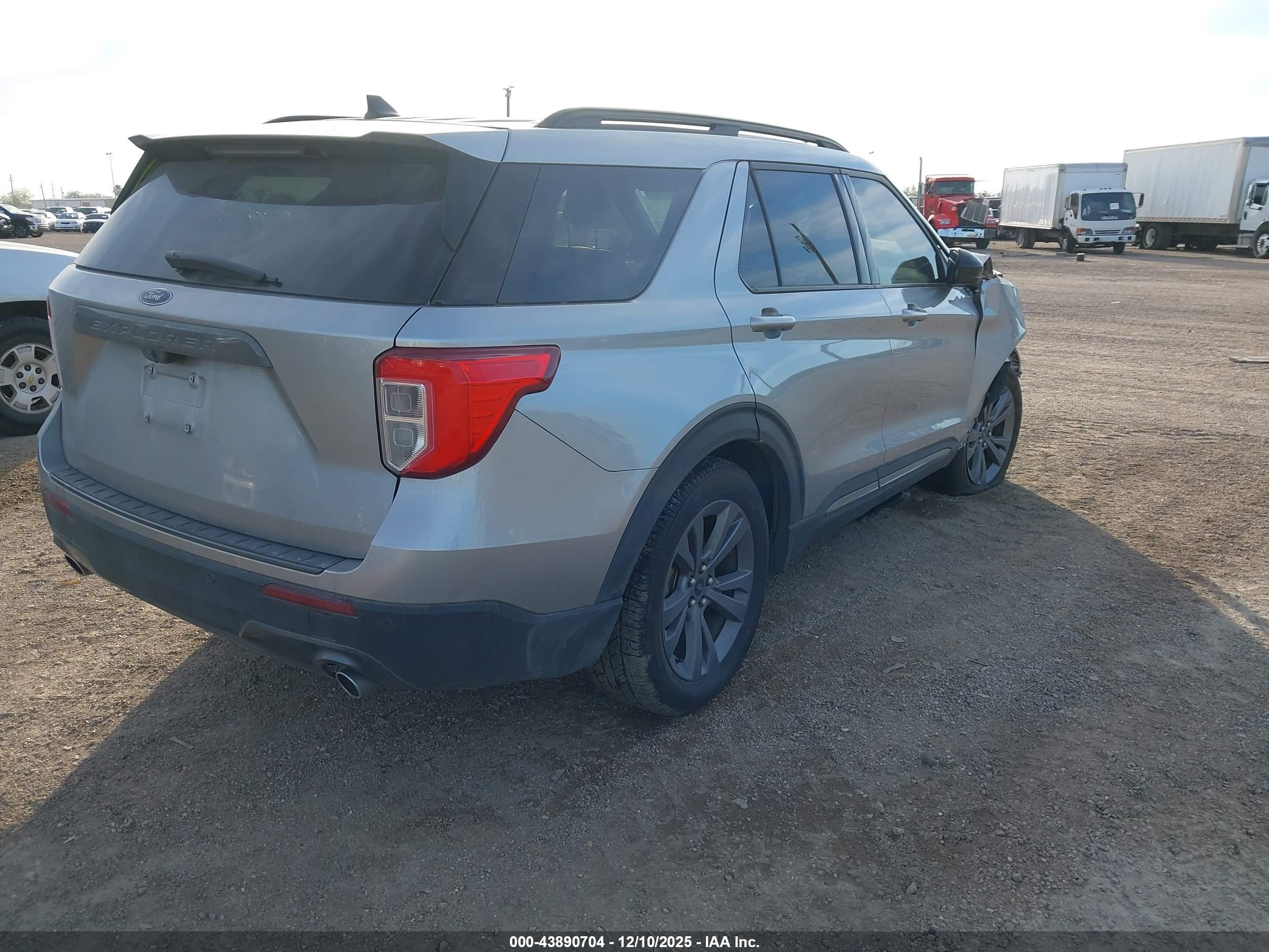FORD EXPLORER image 4