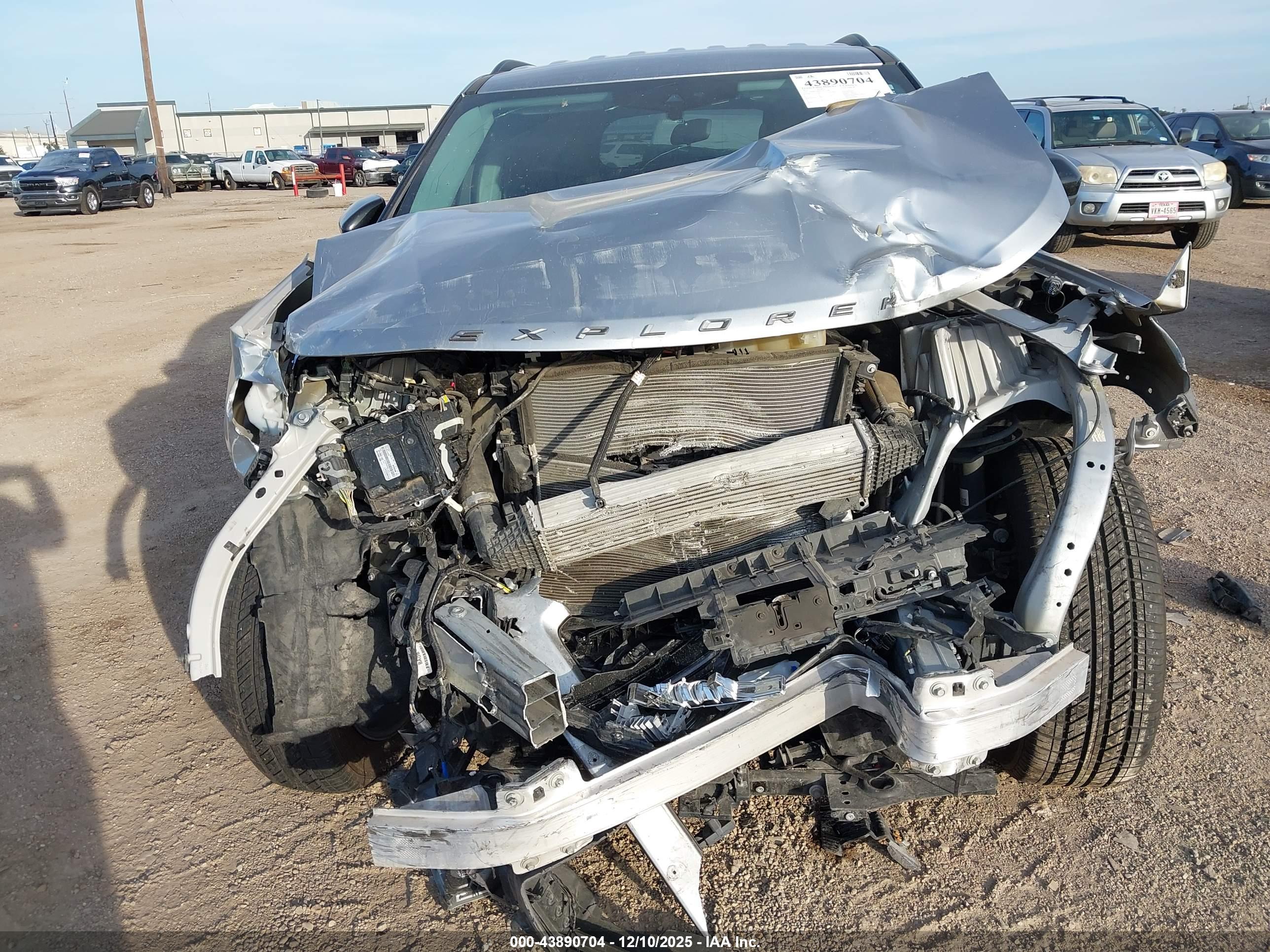 FORD EXPLORER image 6