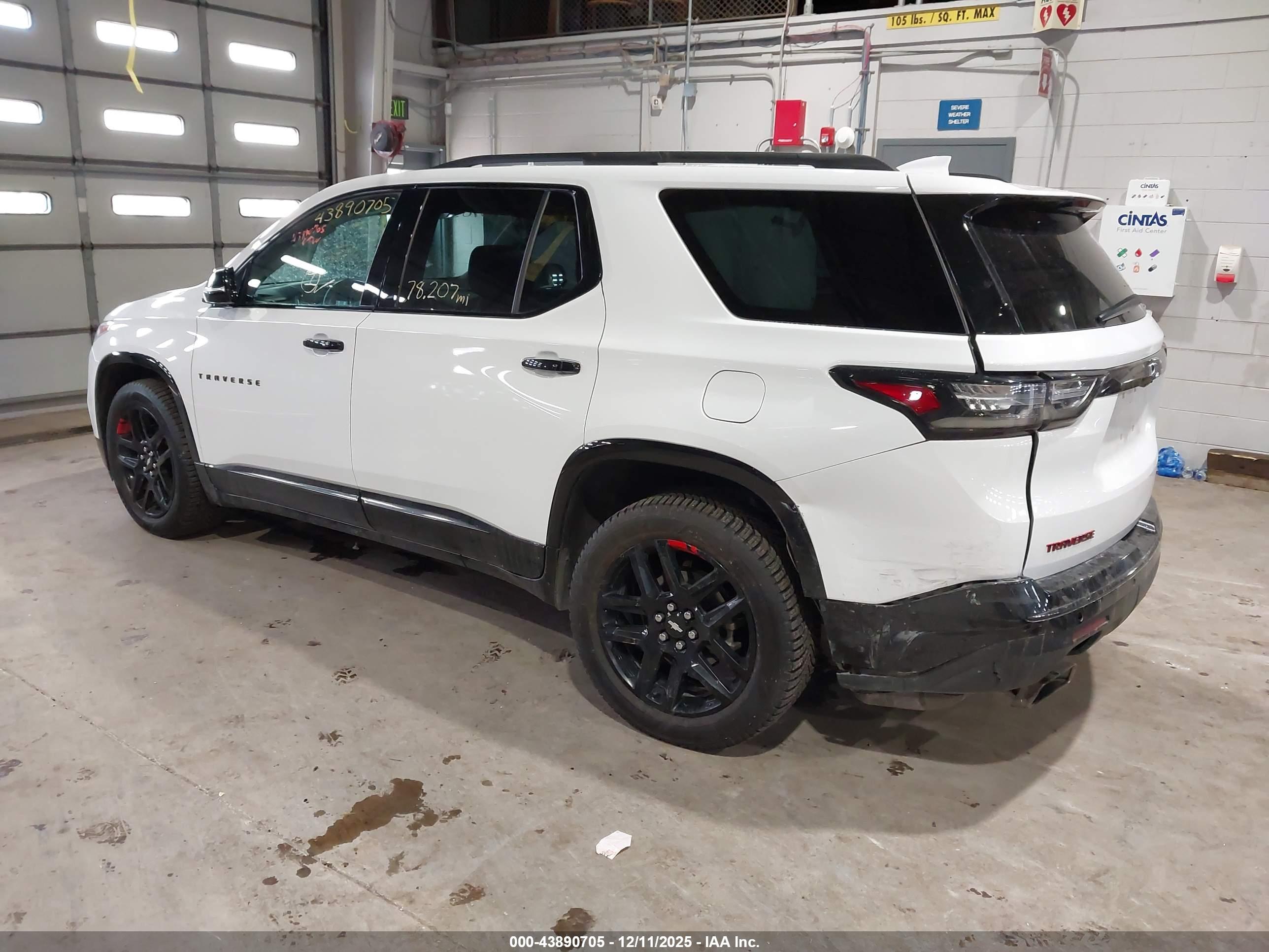 CHEVROLET TRAVERSE image 3