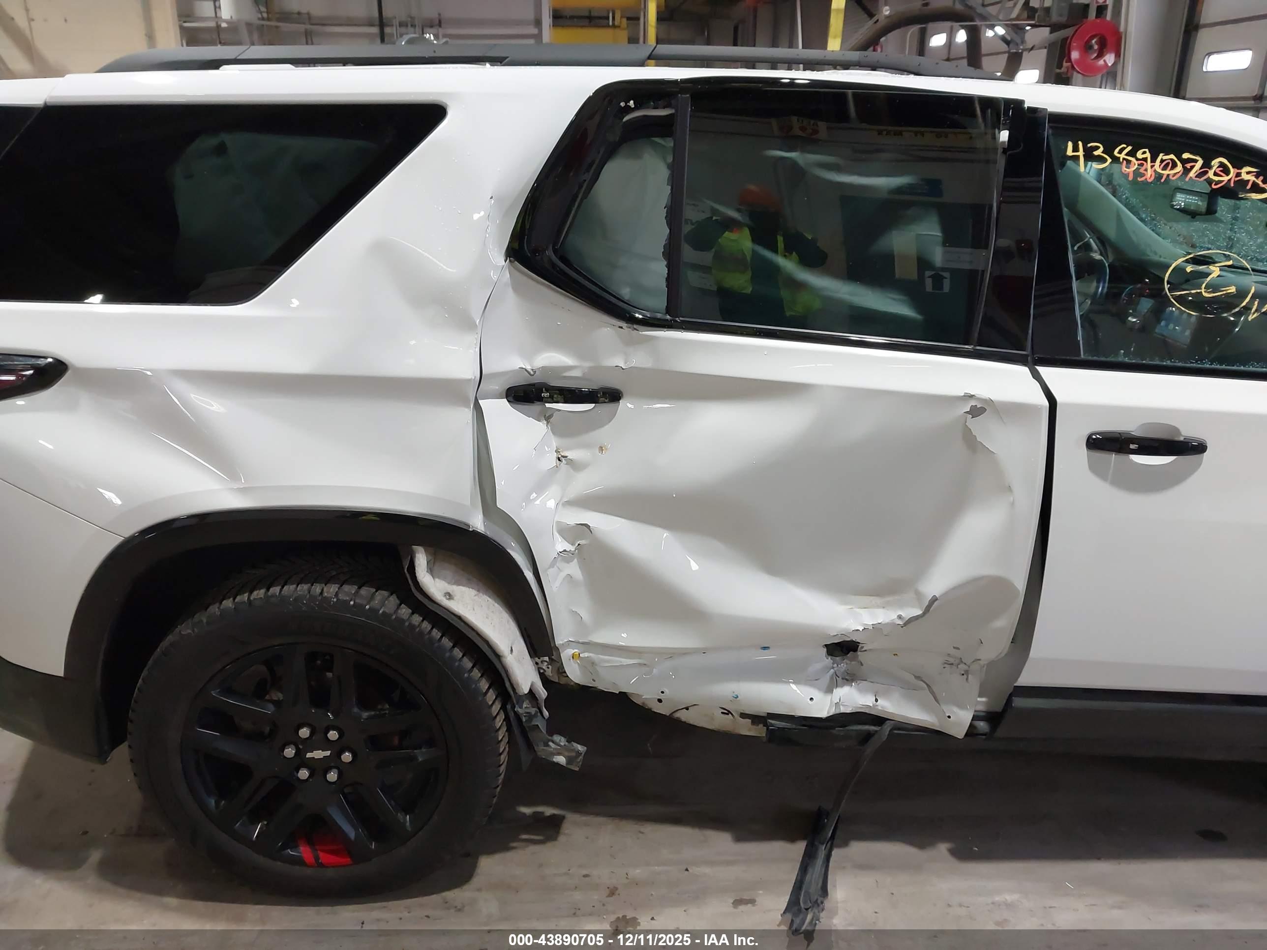 CHEVROLET TRAVERSE image 6