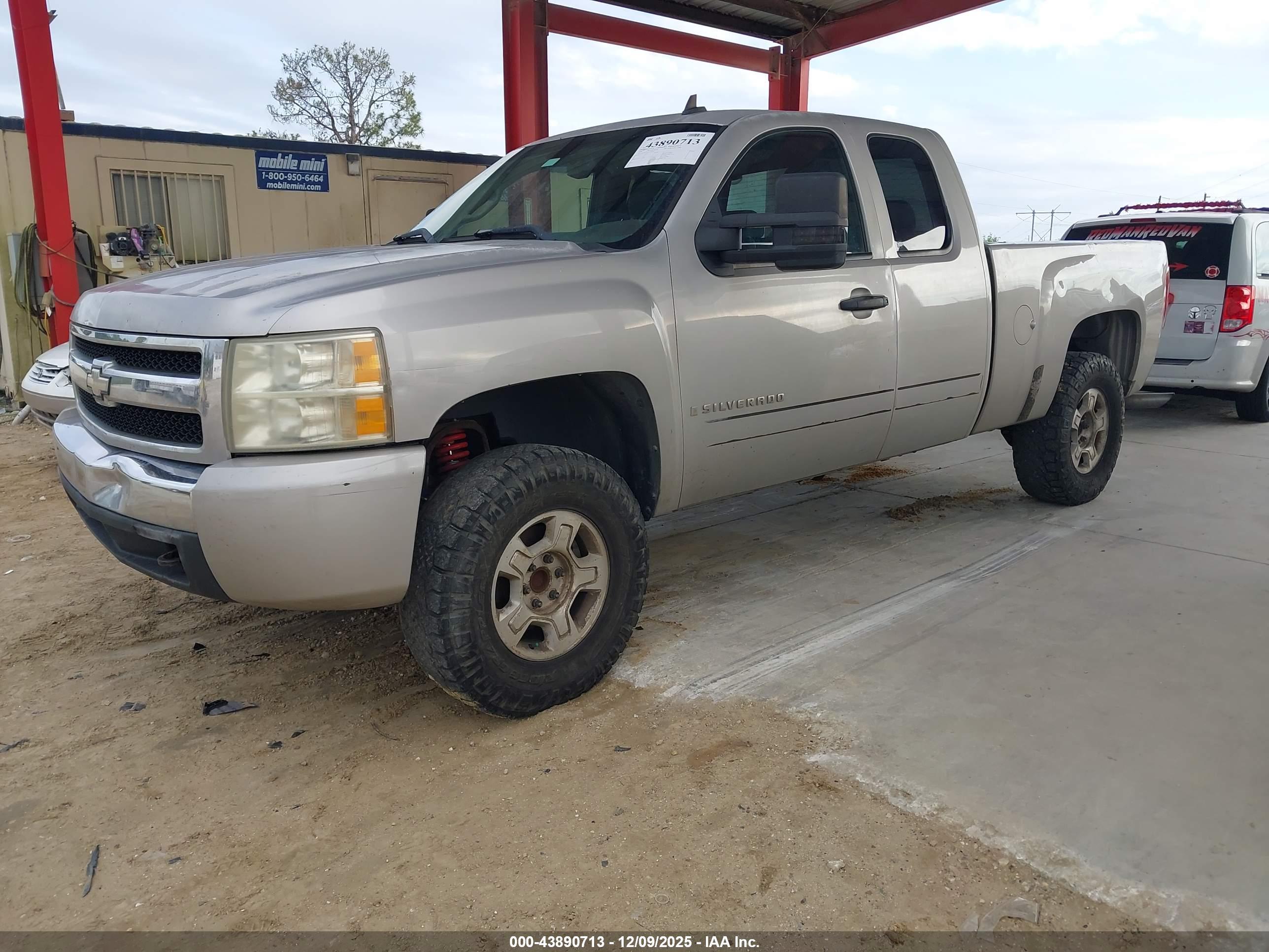 CHEVROLET SILVERADO image 2
