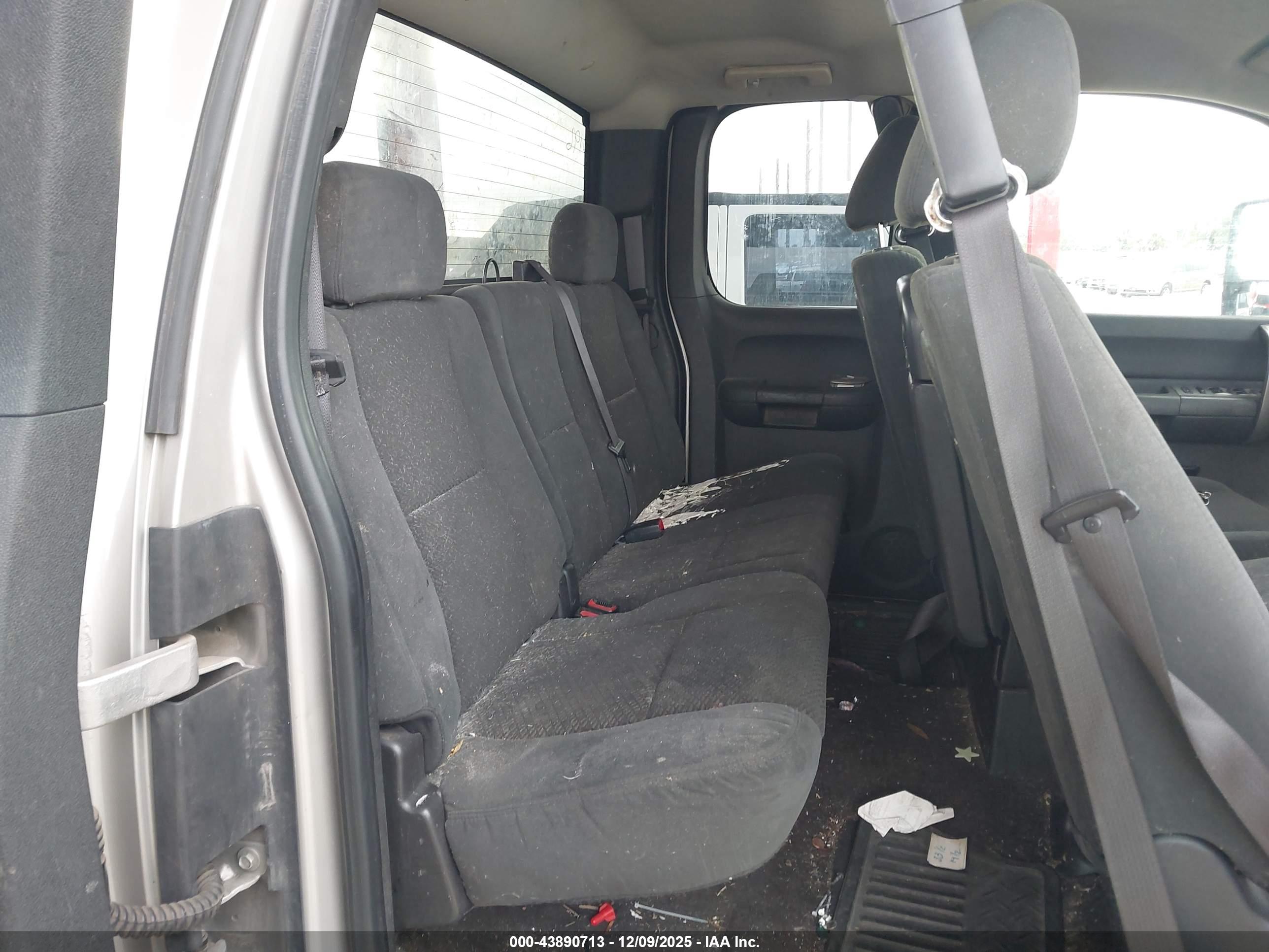 CHEVROLET SILVERADO image 8