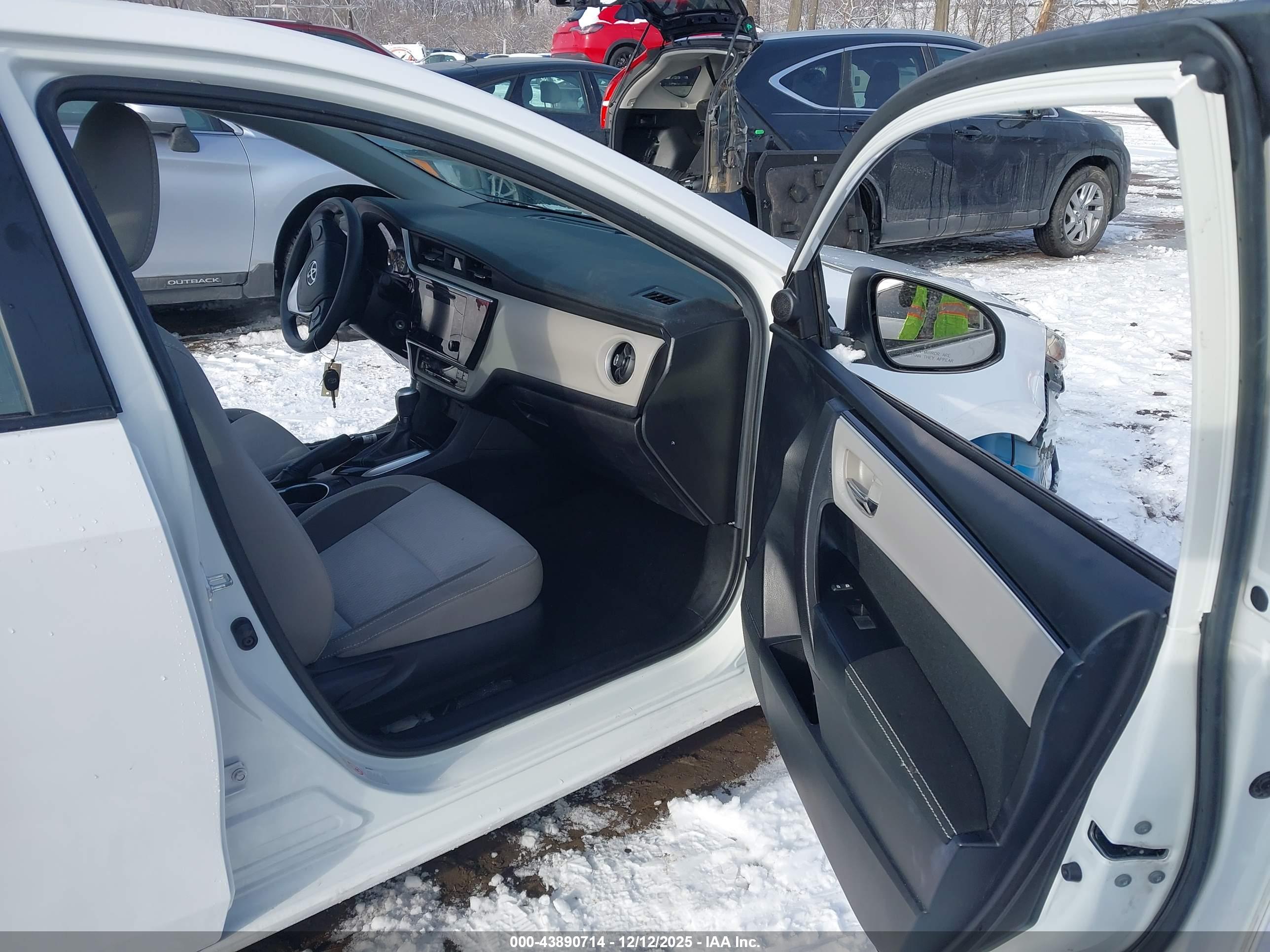 TOYOTA COROLLA image 5