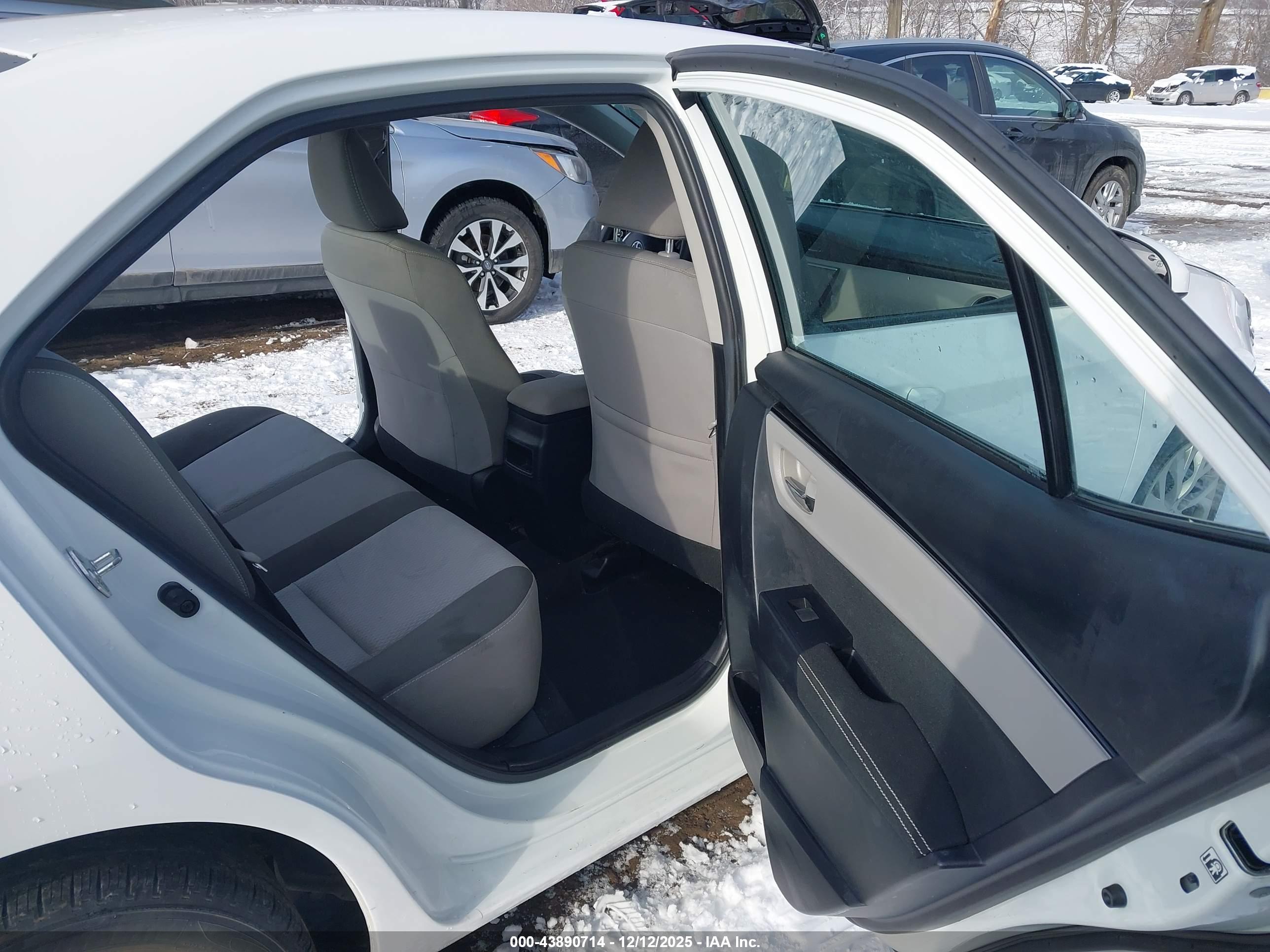 TOYOTA COROLLA image 8