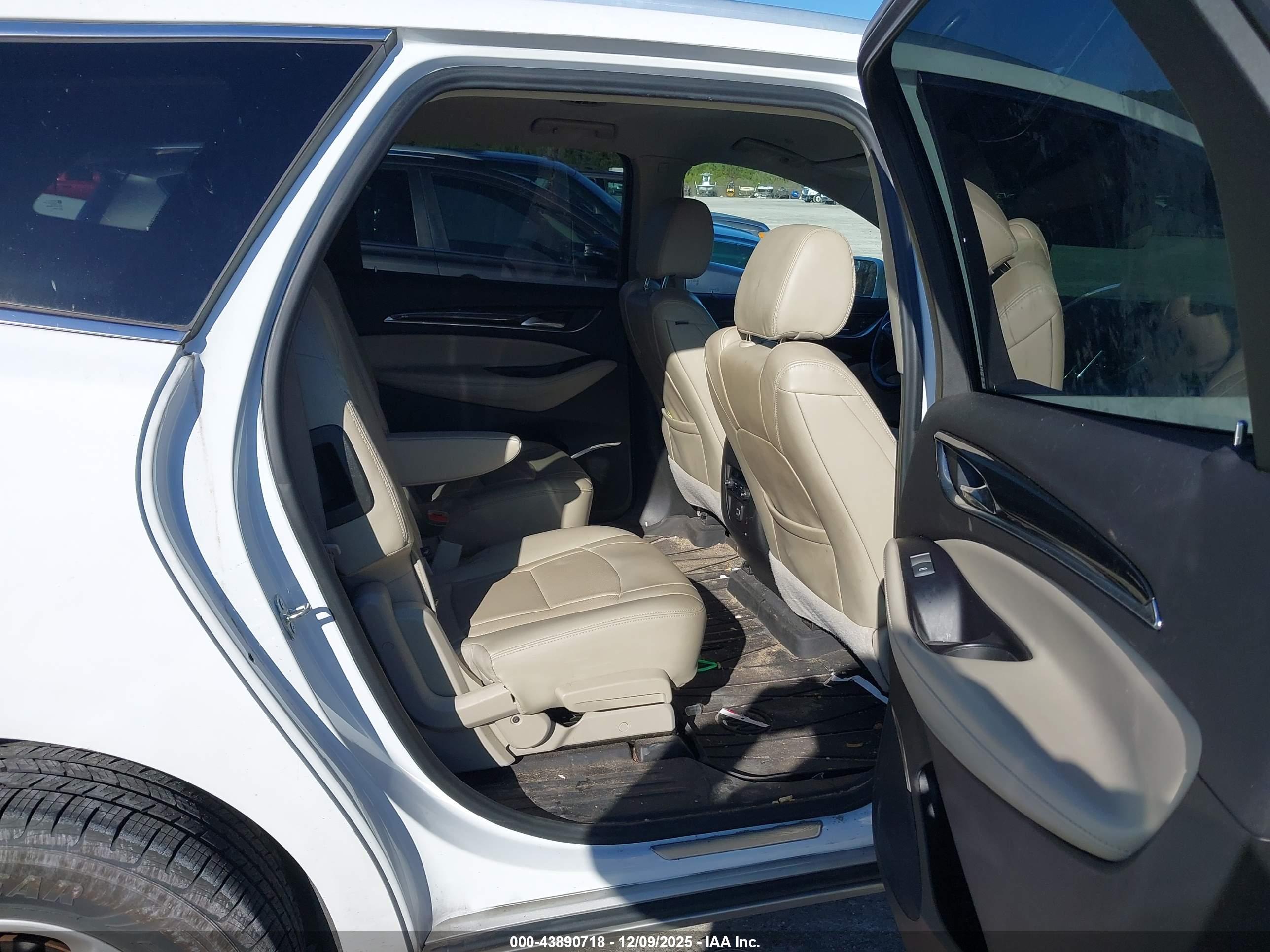 BUICK ENCLAVE image 8