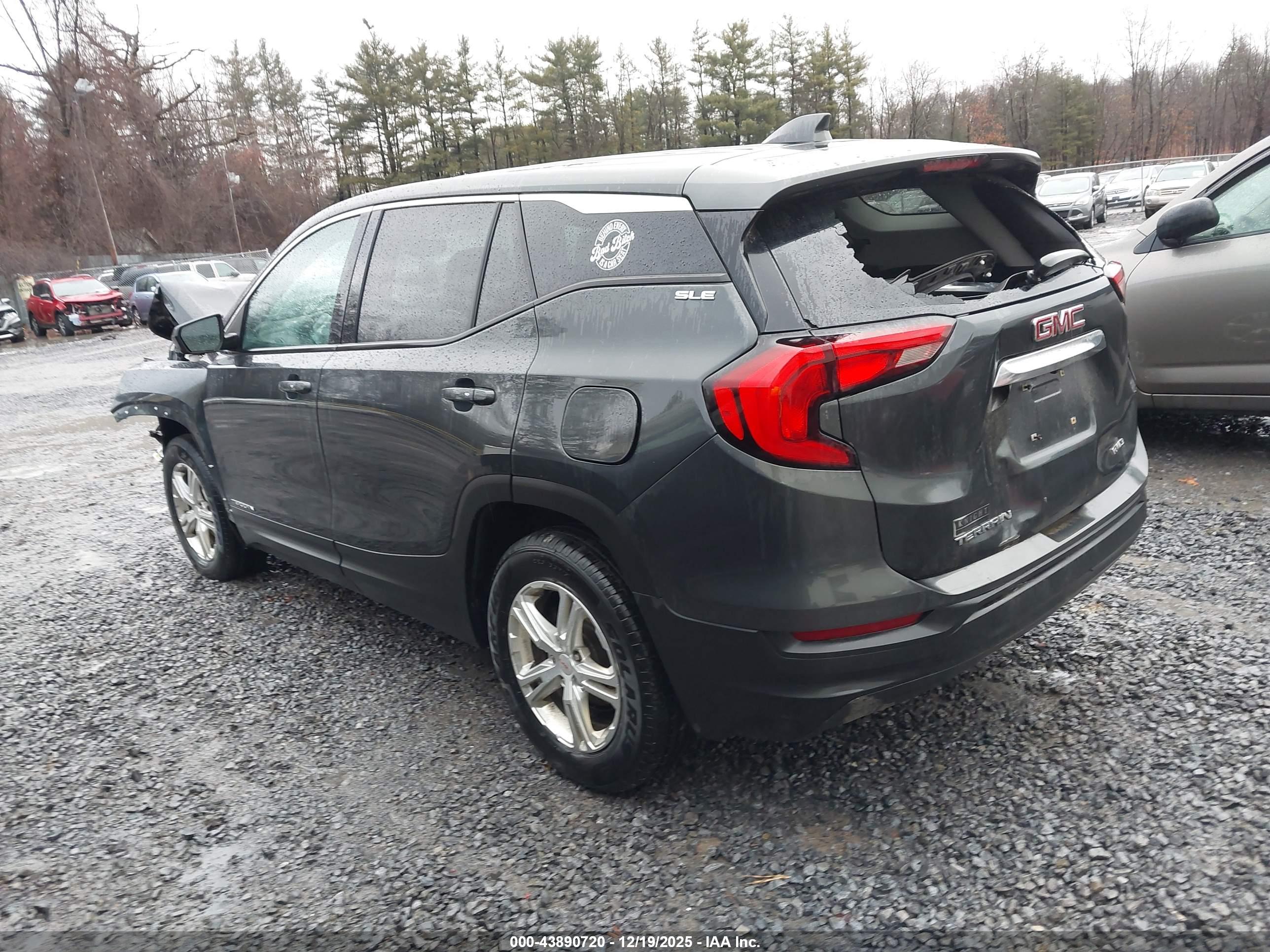 GMC TERRAIN image 3