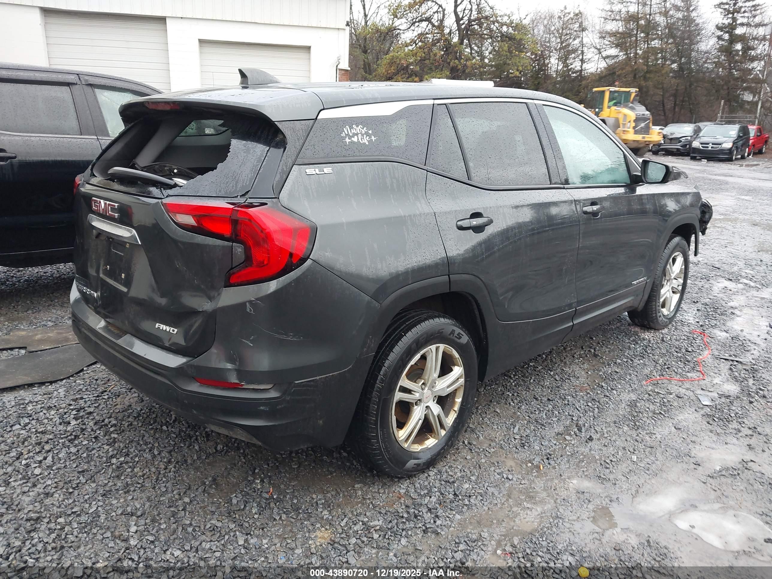GMC TERRAIN image 4