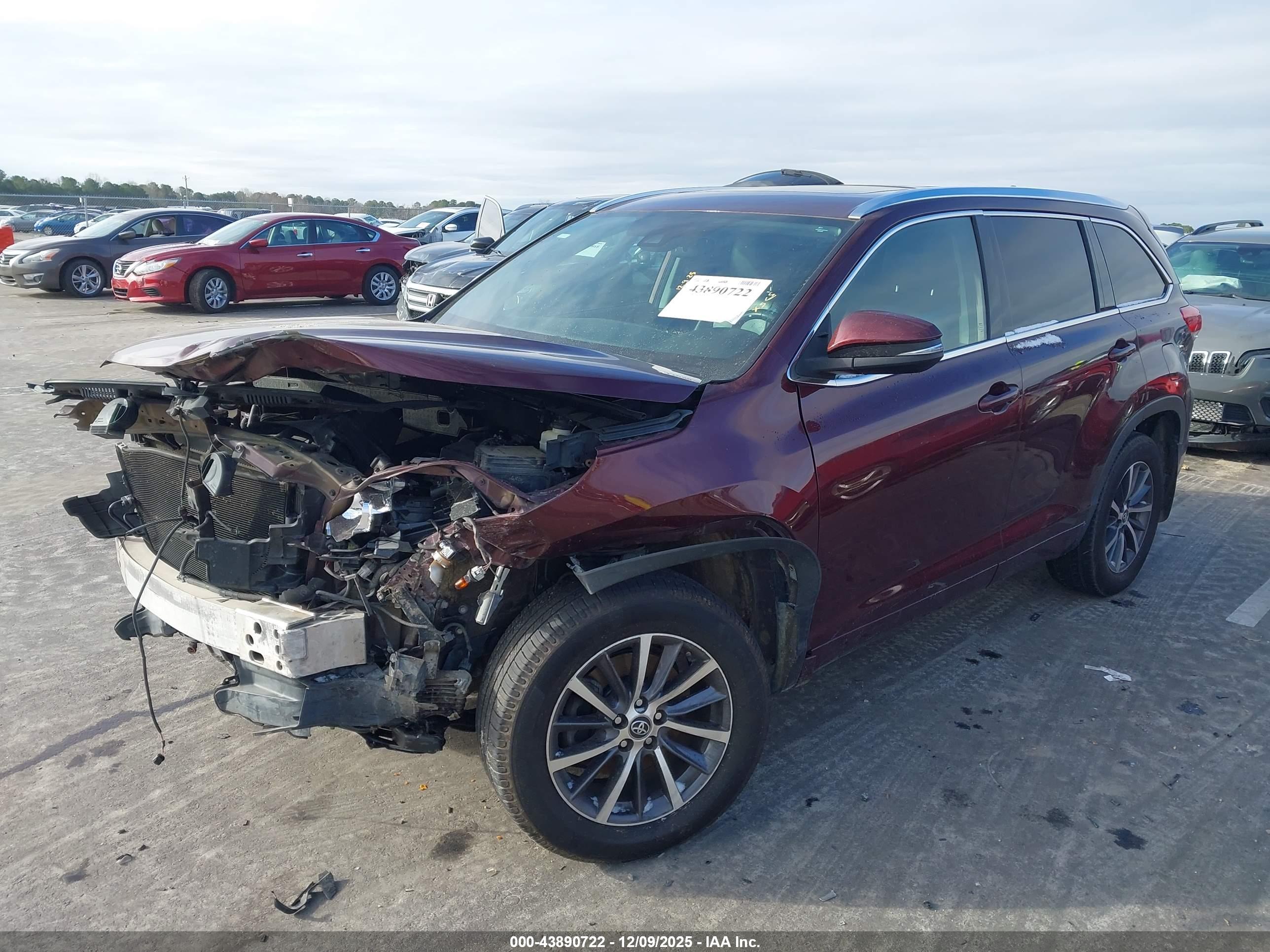 TOYOTA HIGHLANDER image 2